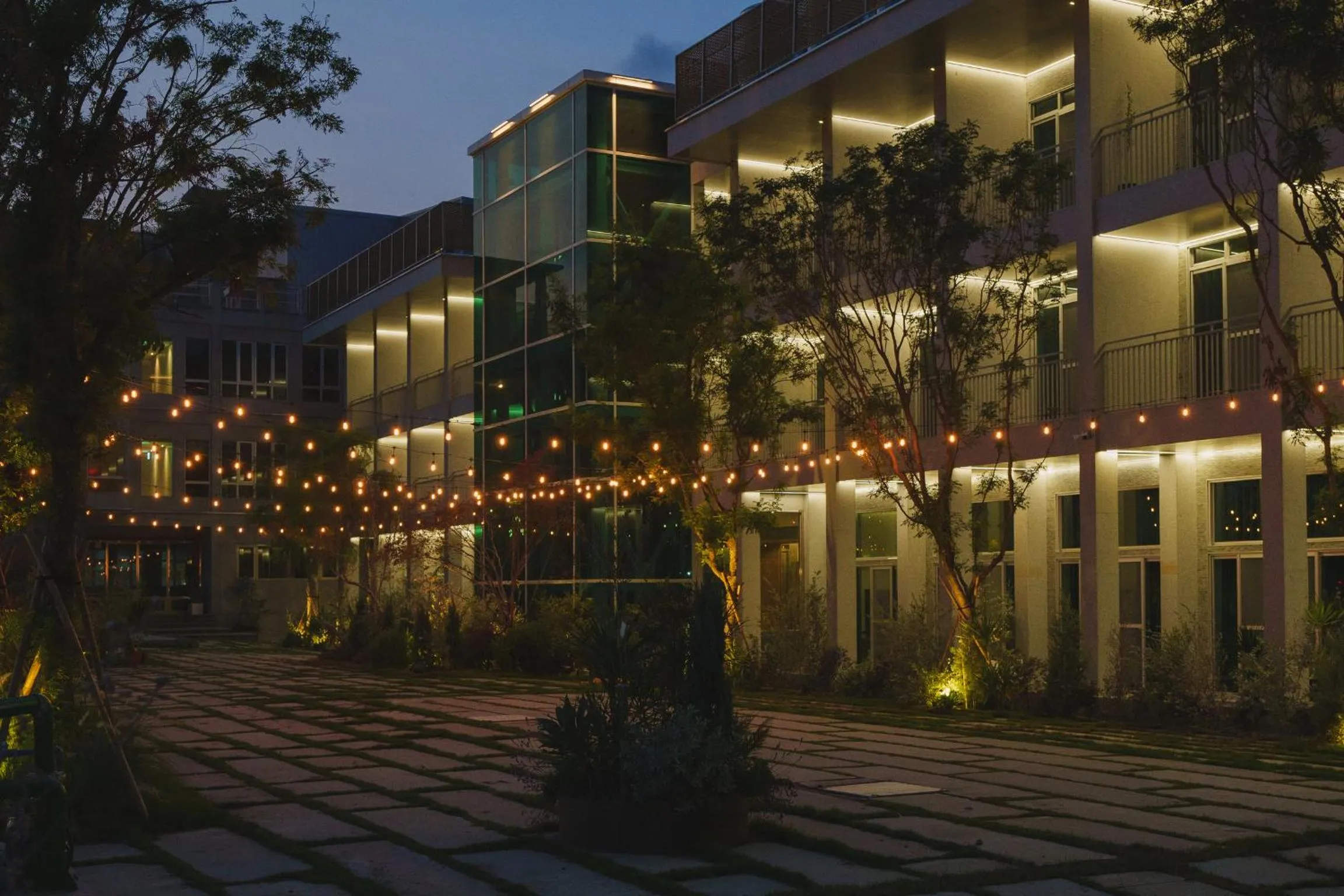Property building in PAPO'A Harbor Hotel
