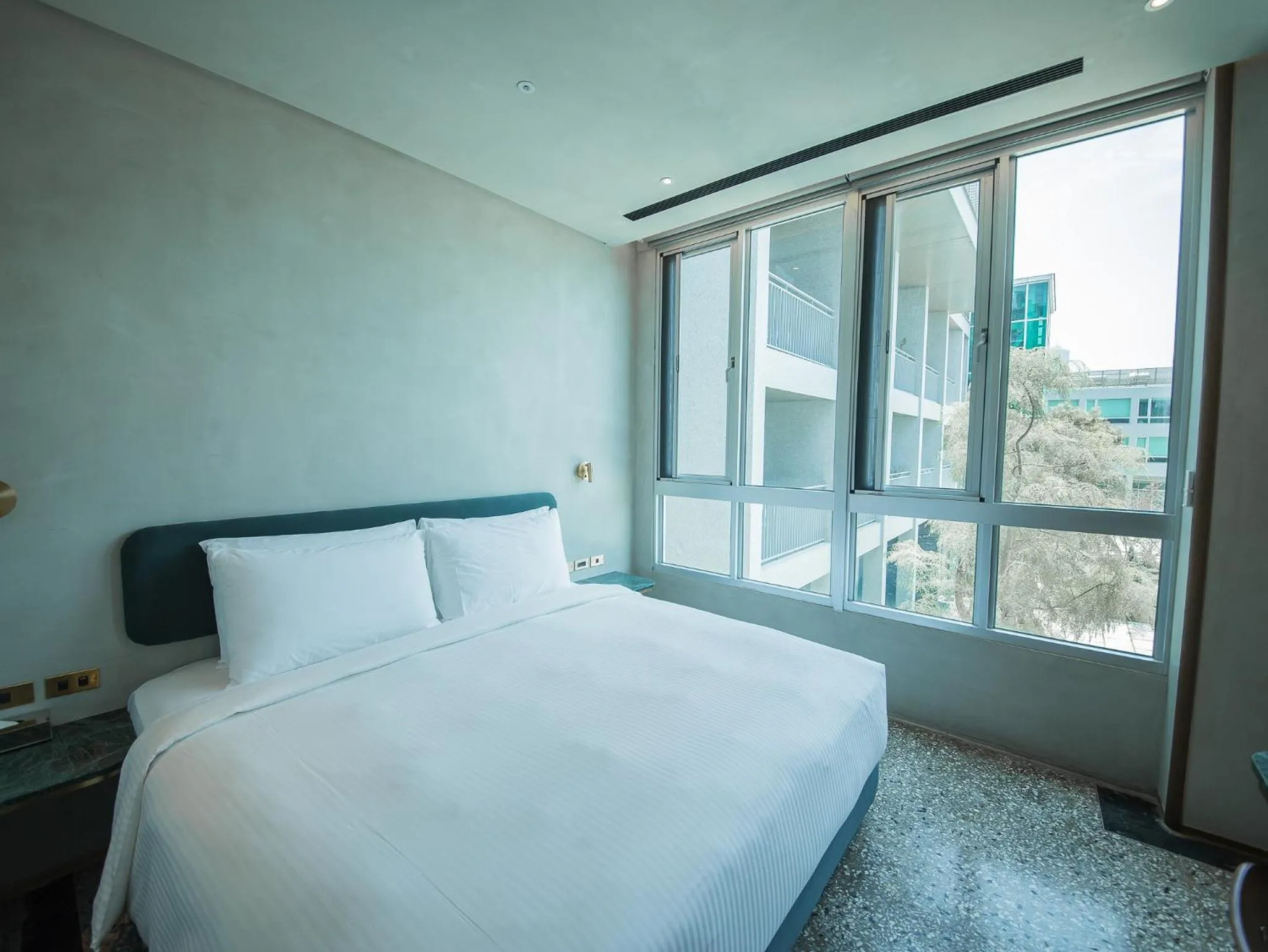 Photo of the whole room, Bed in PAPO'A Harbor Hotel