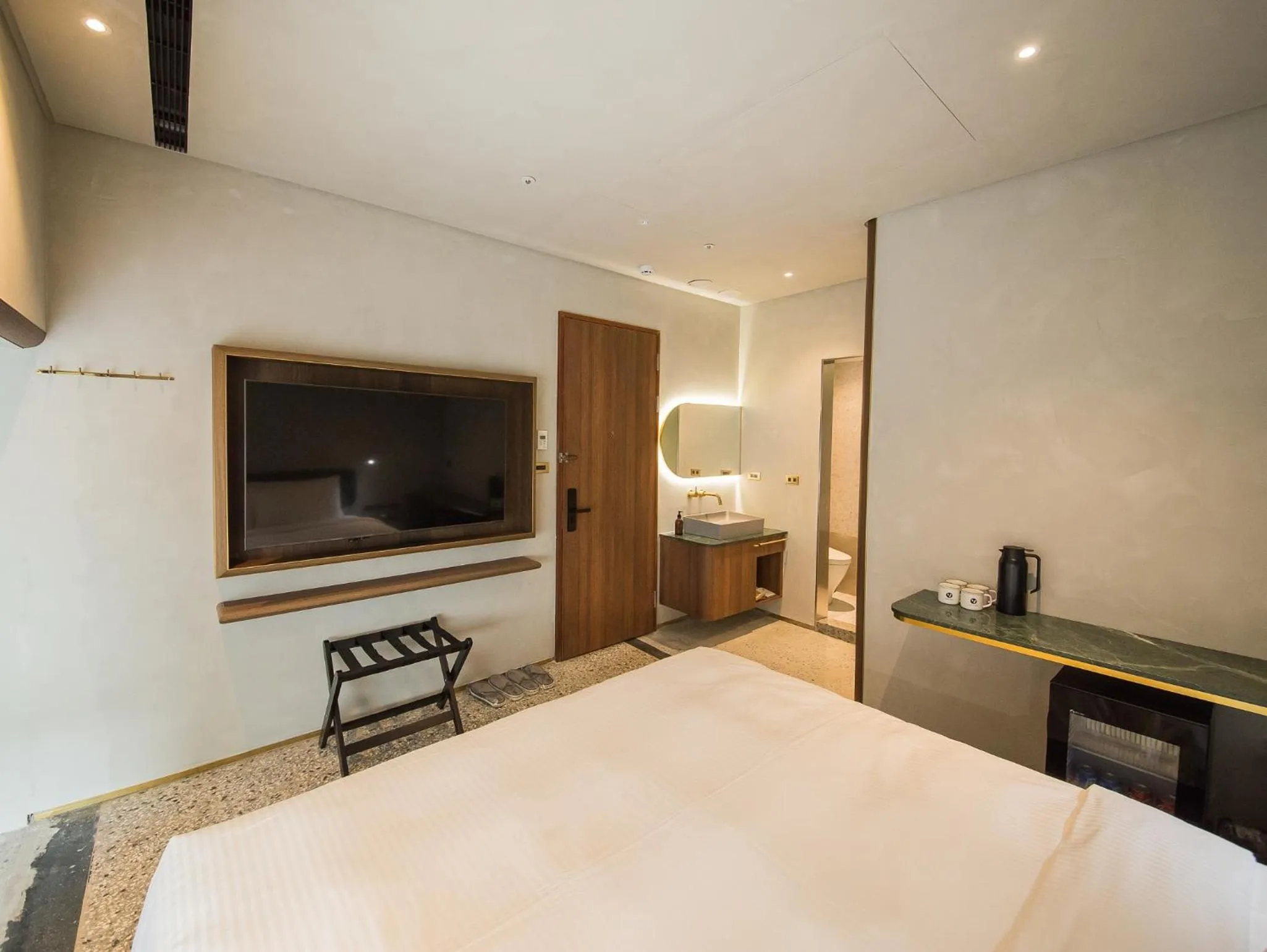 Photo of the whole room, Bed in PAPO'A Harbor Hotel