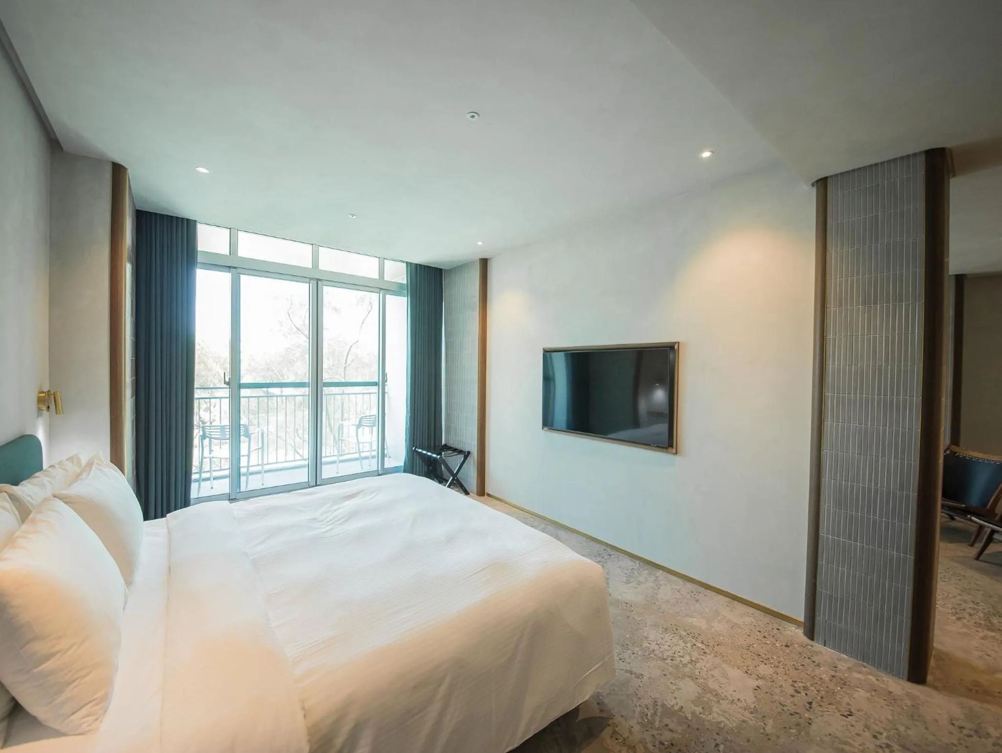 Photo of the whole room, Bed in PAPO'A Harbor Hotel