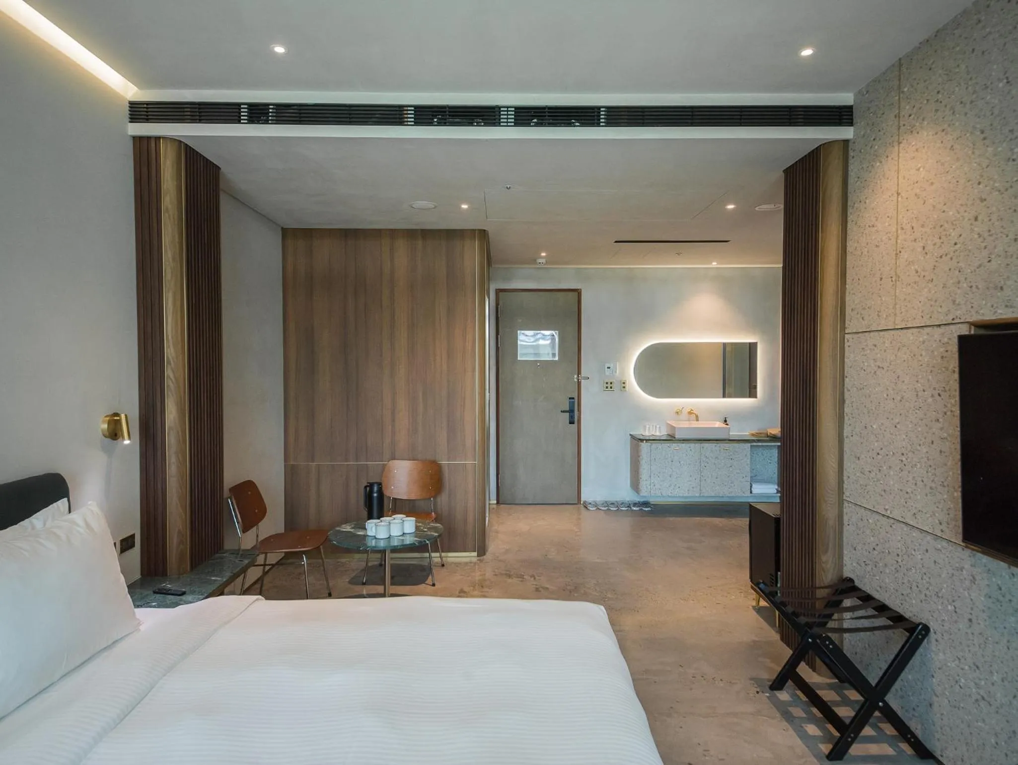 Photo of the whole room, Bed in PAPO'A Harbor Hotel