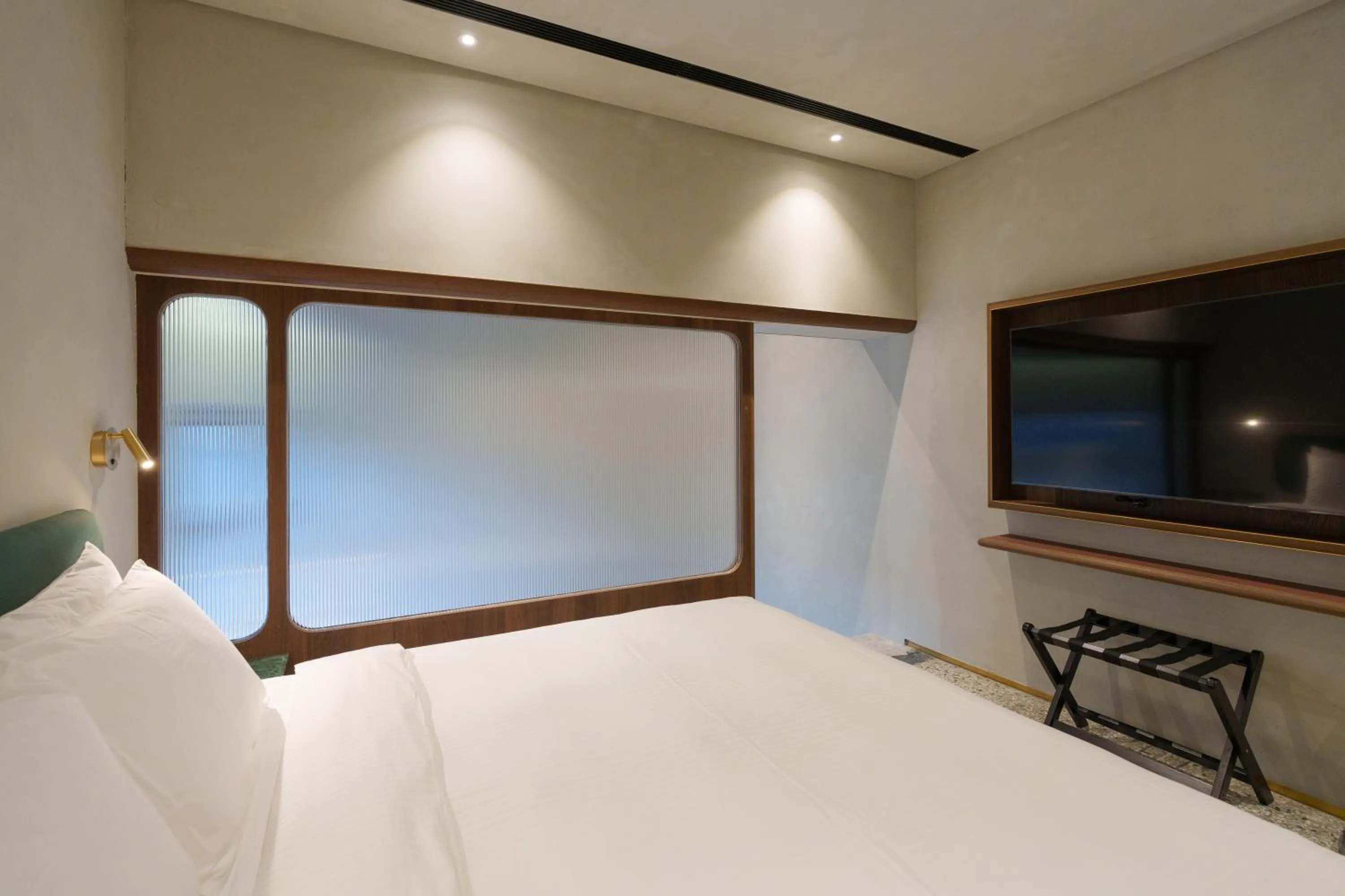 Photo of the whole room, Bed in PAPO'A Harbor Hotel