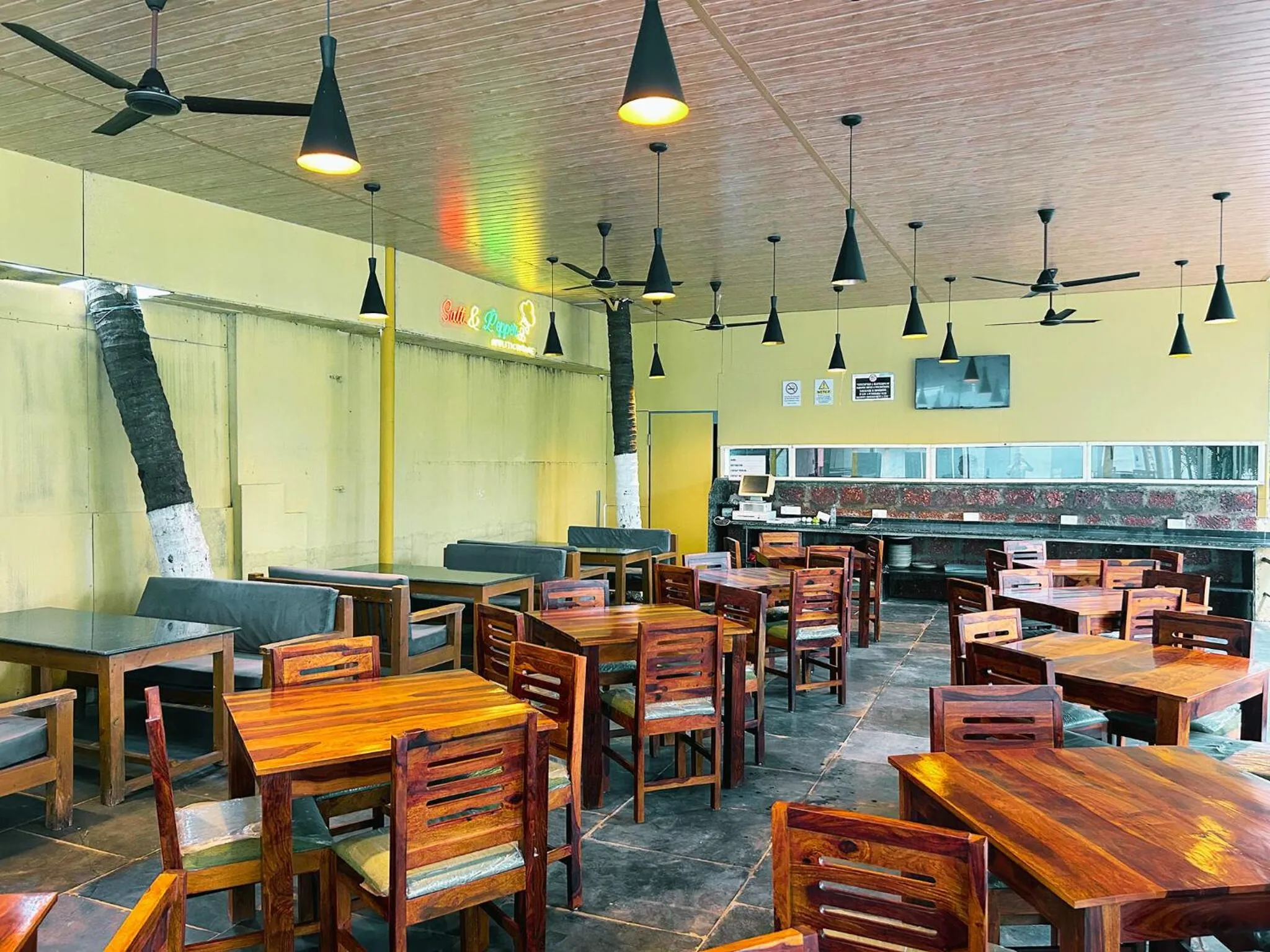 Restaurant/places to eat in Bay Breeze Resorts & Hotels