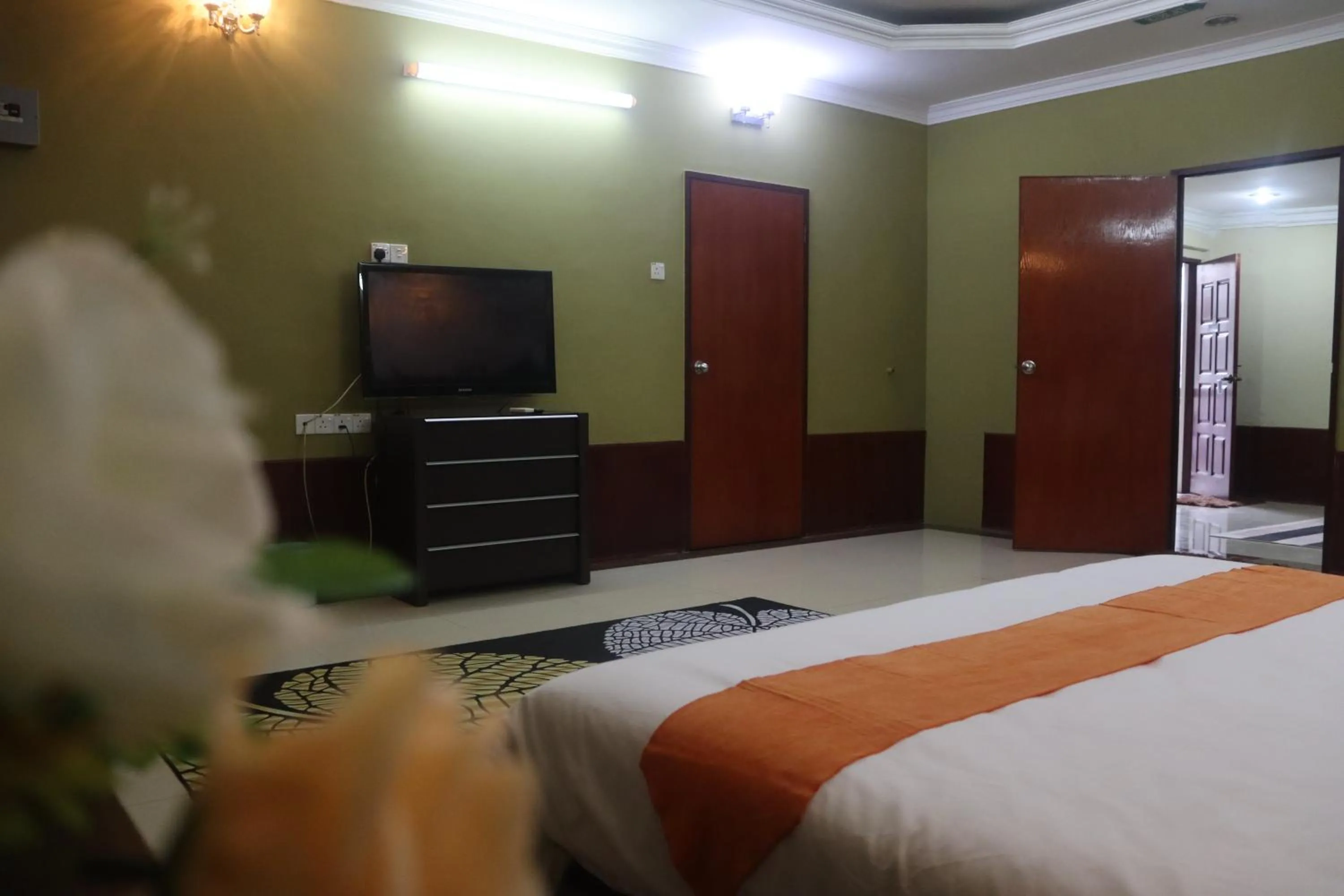 TV and multimedia, Bed in Bunga Raya Resort Parit Buntar