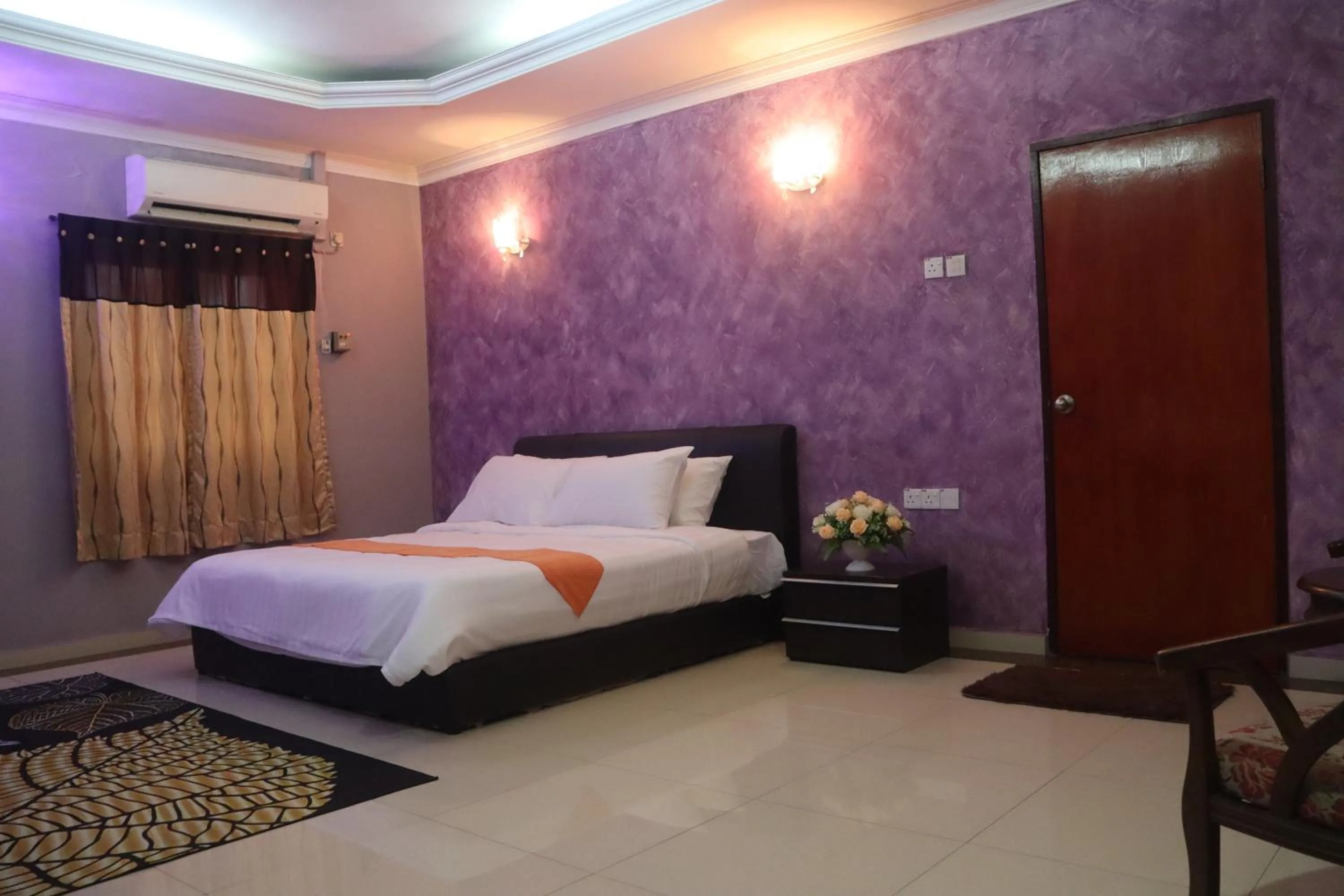 Photo of the whole room, Bed in Bunga Raya Resort Parit Buntar