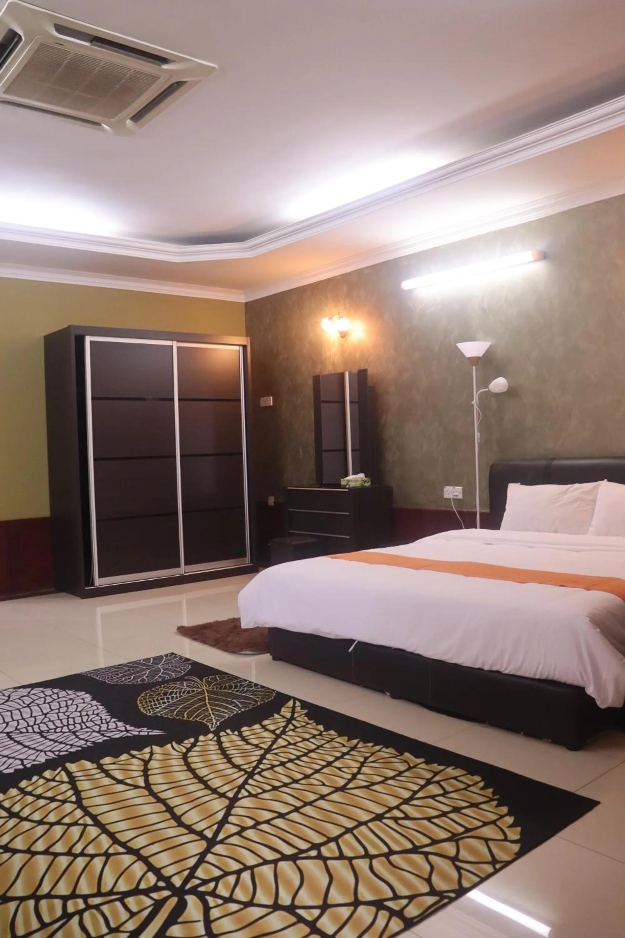 Photo of the whole room, Bed in Bunga Raya Resort Parit Buntar