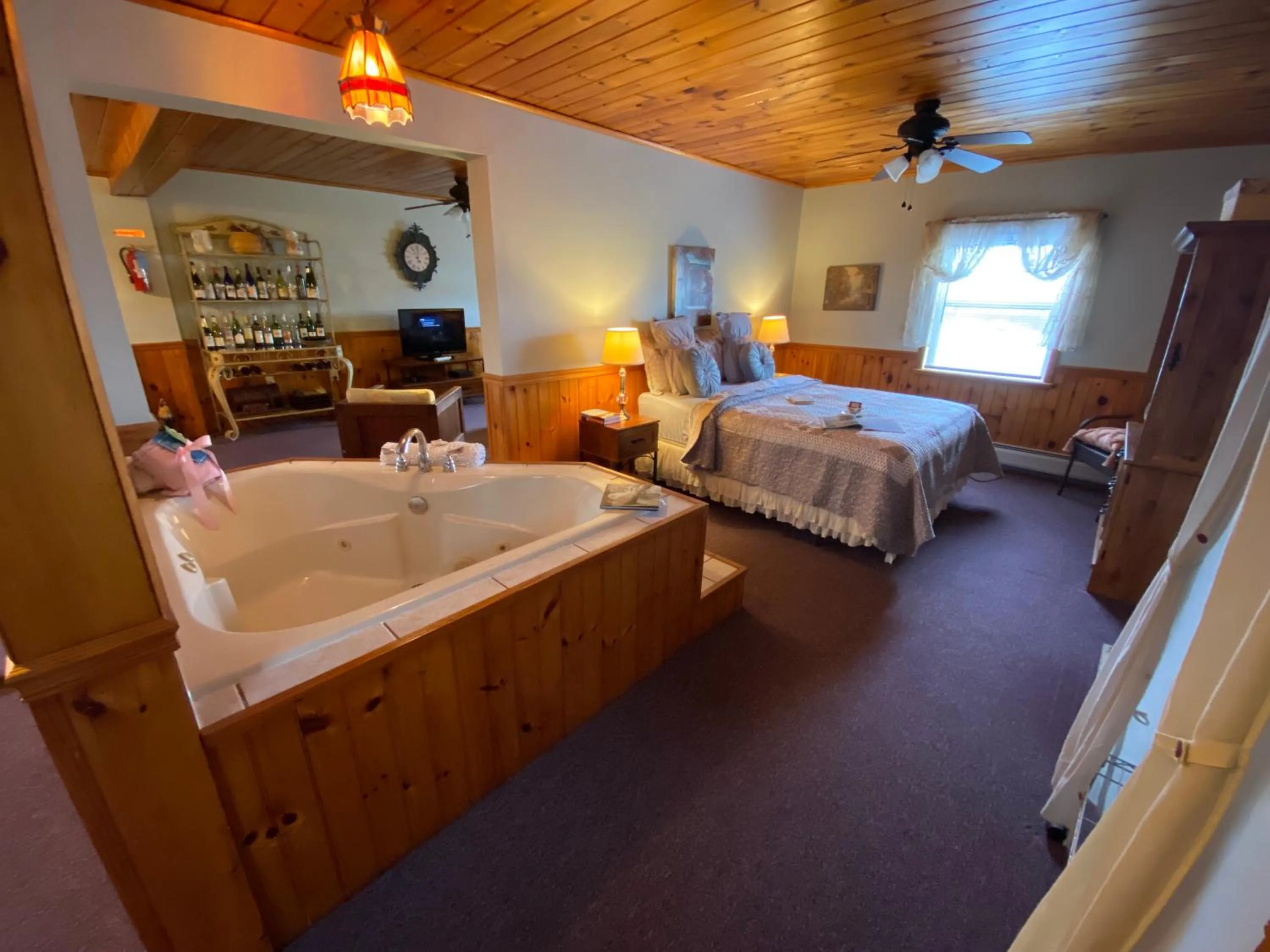 Photo of the whole room, Bed in Savannah House Wine Country Inn & Cottages