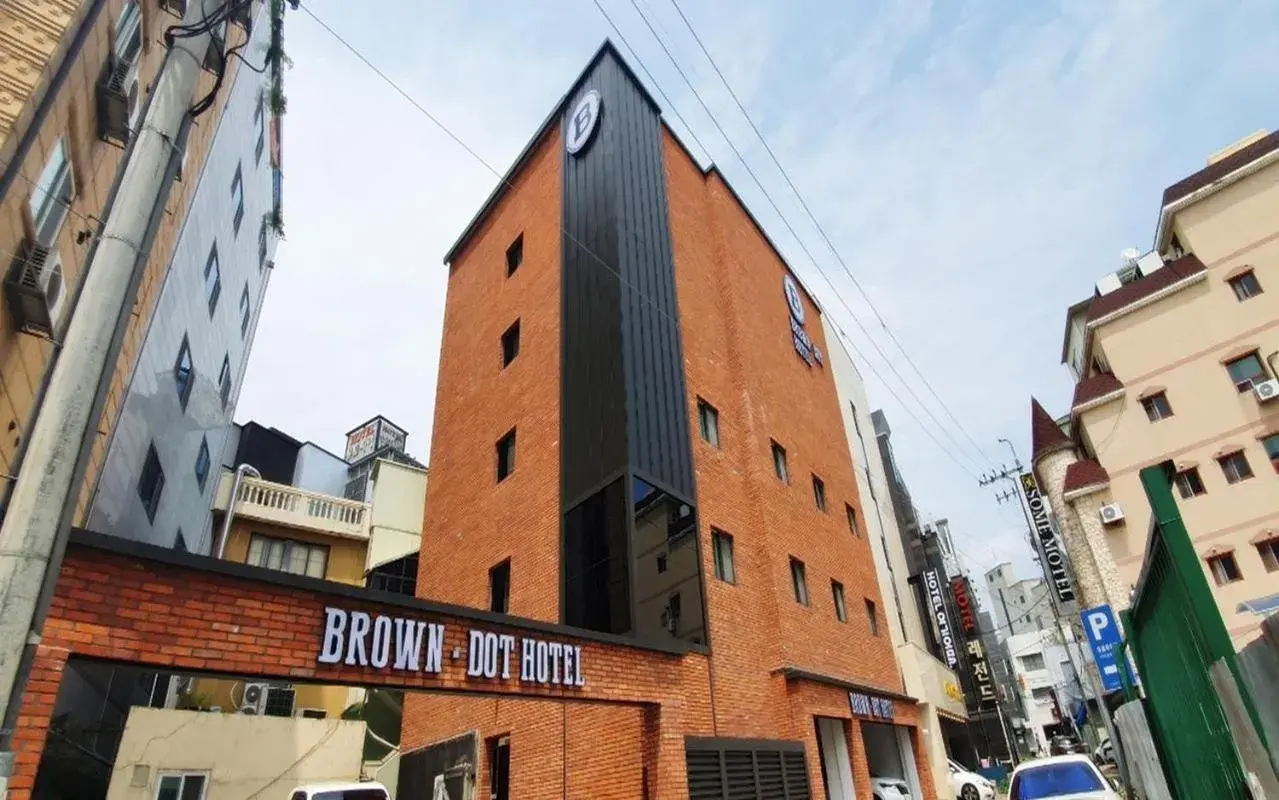 Property building in Brown Dot Hotel Suwon Jeongja Branch Property building in Brown Dot Hotel Suwon Jeongja Branch