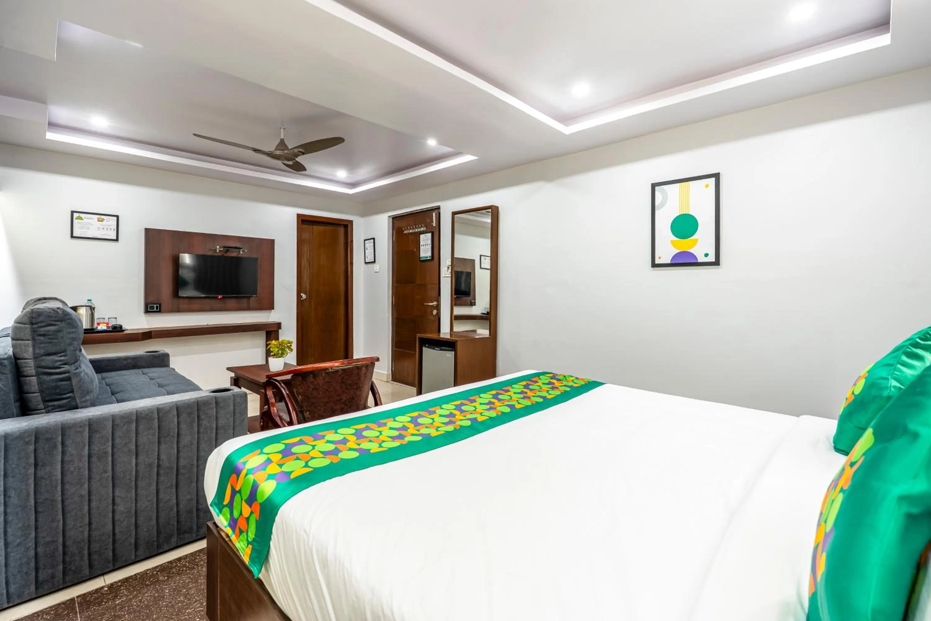 Bed in Treebo Marina Grand, Railway station