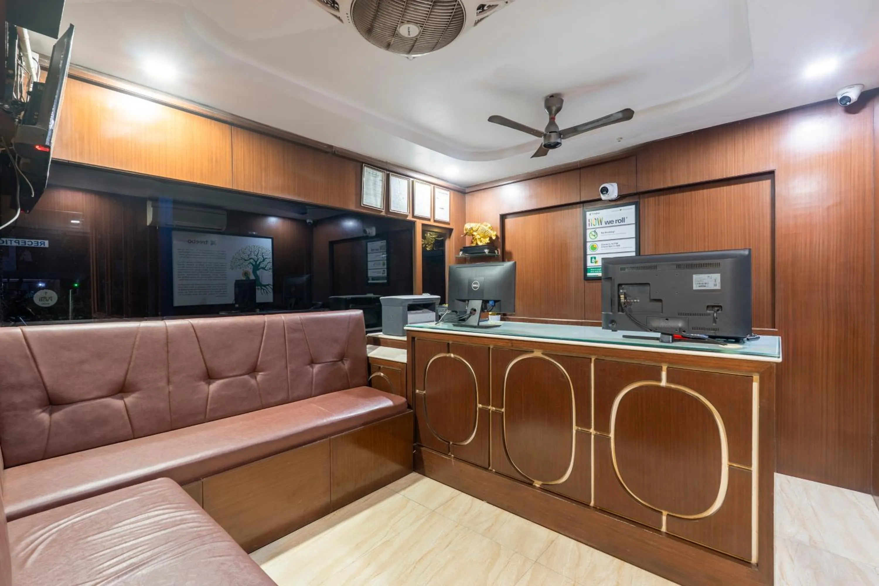 Lobby or reception in Treebo Marina Grand, Railway station