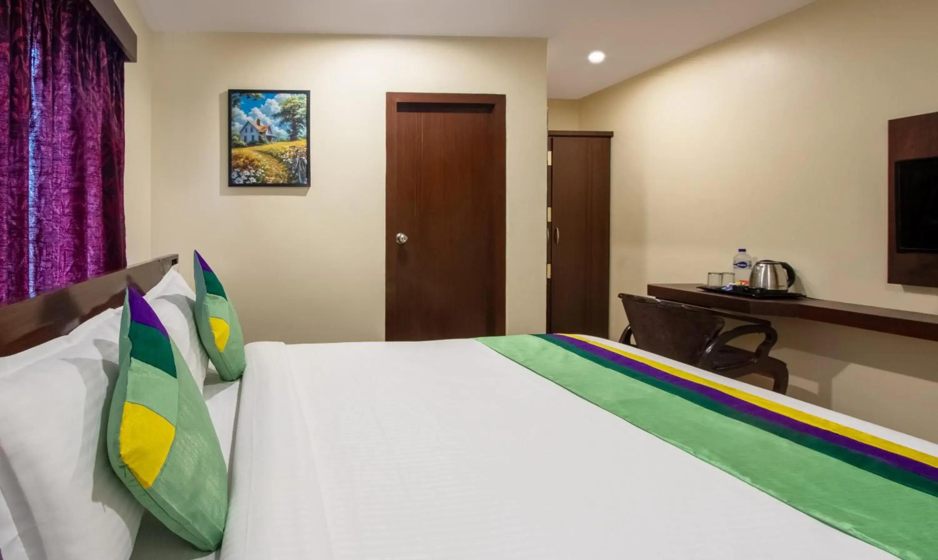 Bedroom, Bed in Treebo Marina Grand, Railway station Bedroom, Bed in Treebo Marina Grand, Railway station