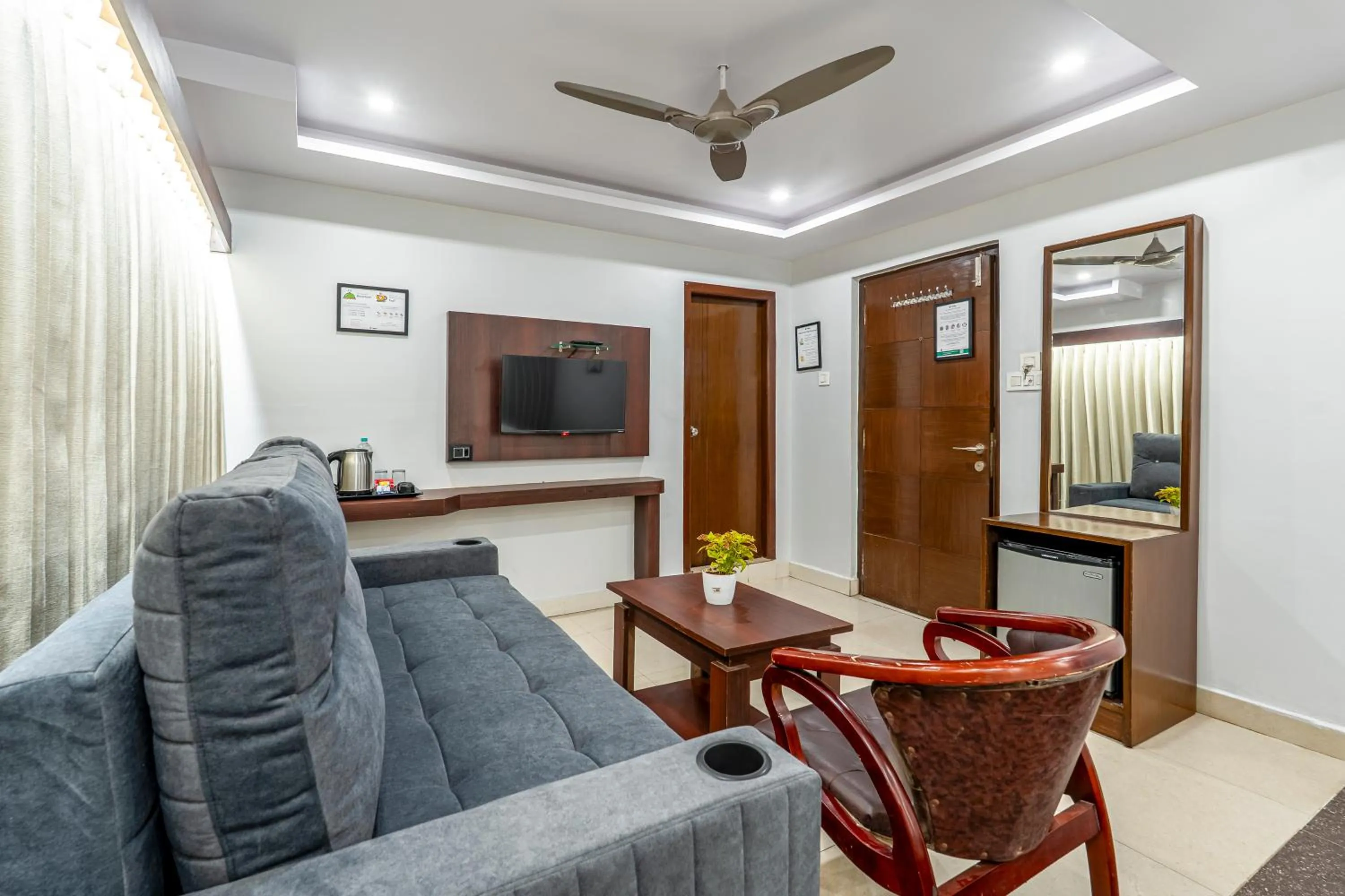 Seating area in Treebo Marina Grand, Railway station