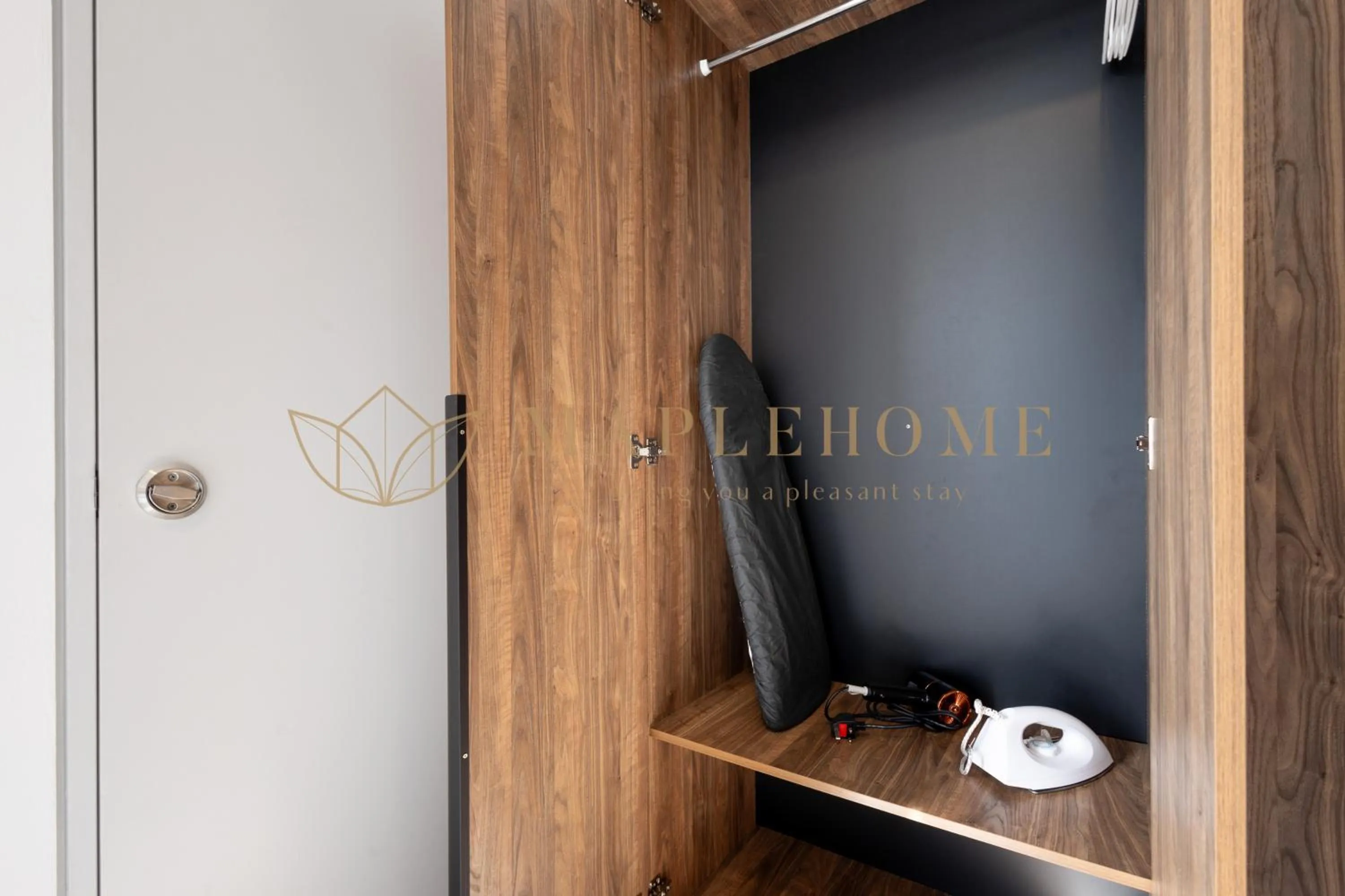 flat iron in Sunsuria Forum Premier Suites Setia Alam