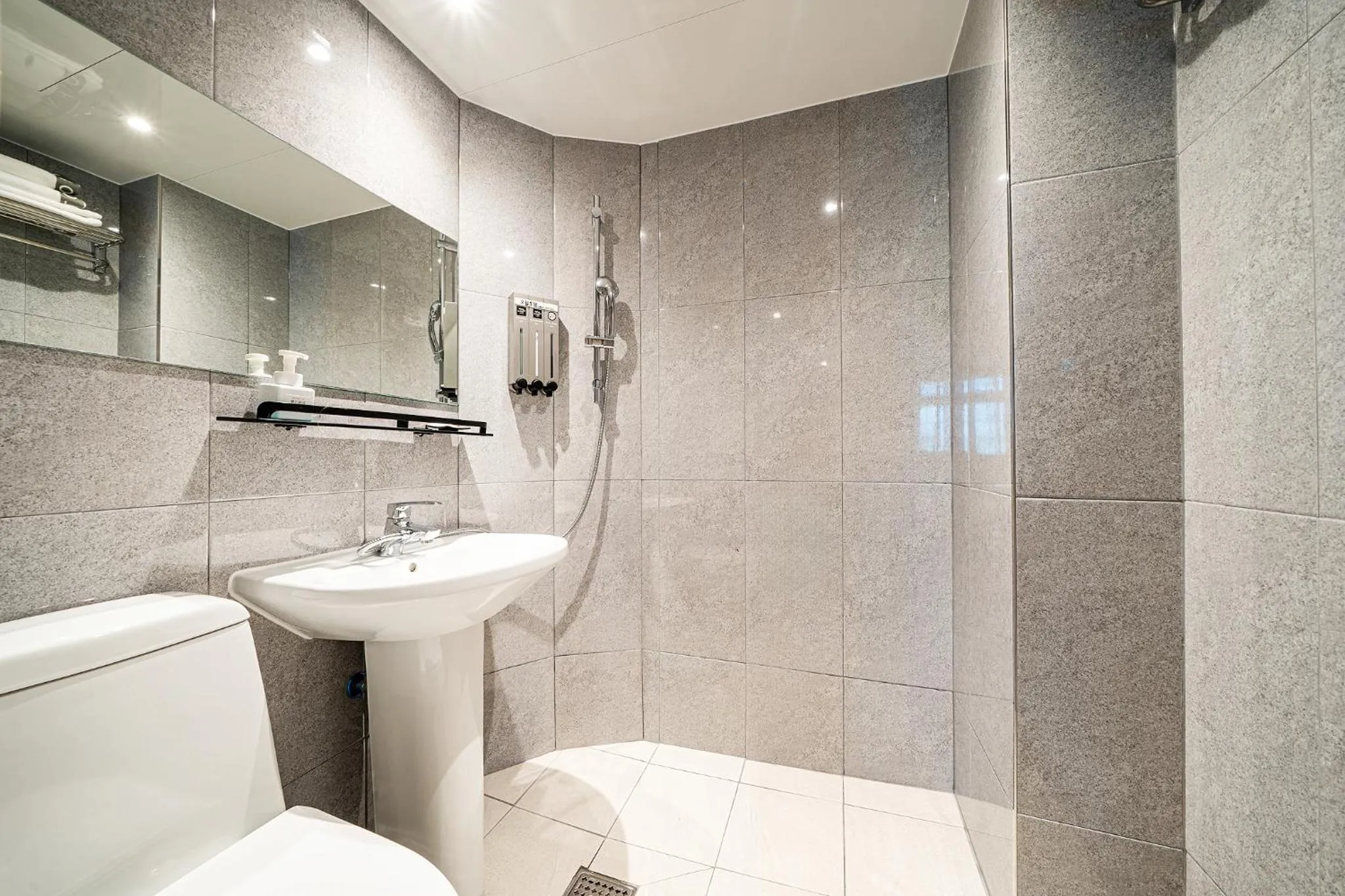 Toilet in Hotel May Yongsan