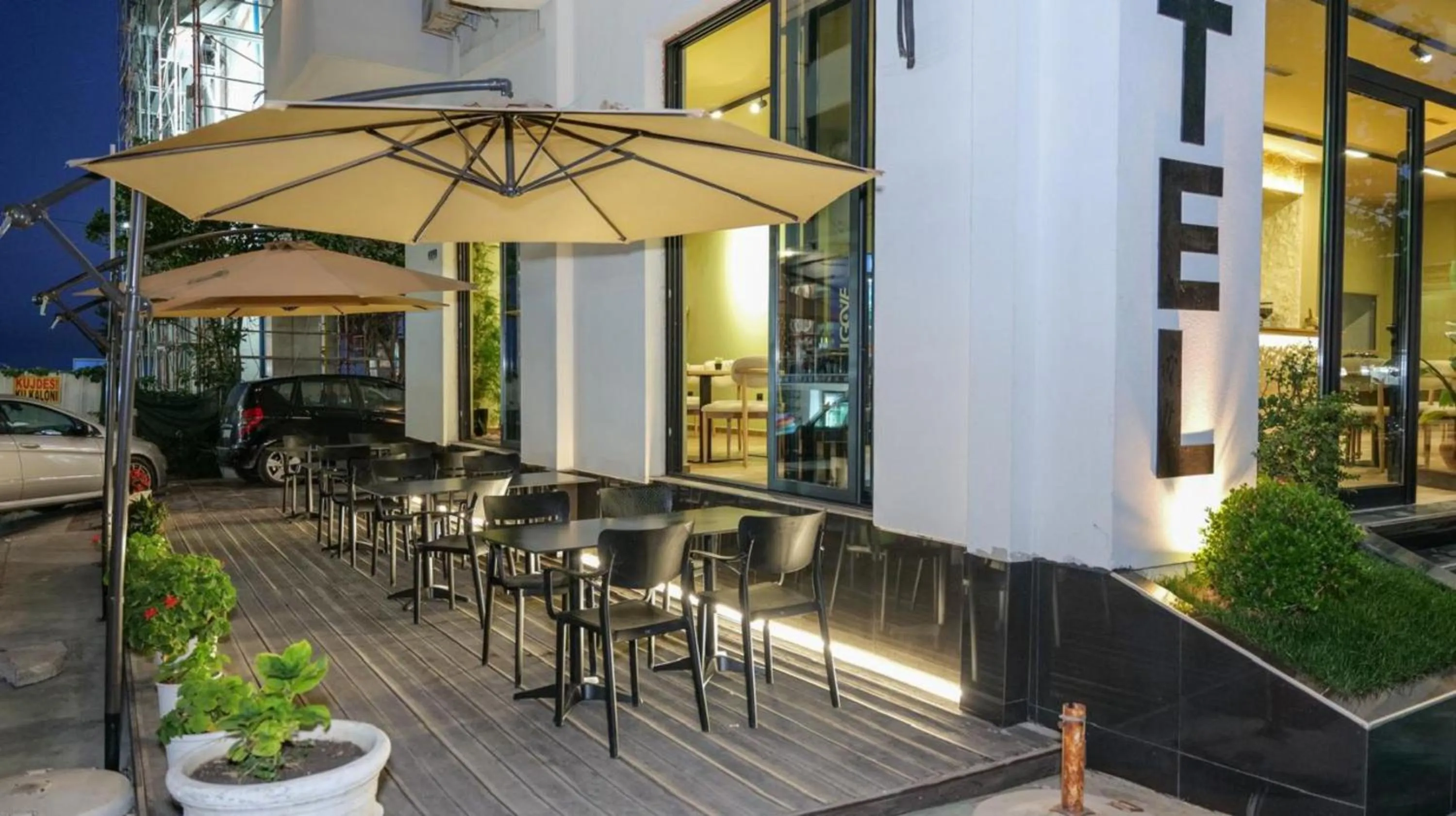 Restaurant/places to eat in AFA Hotel