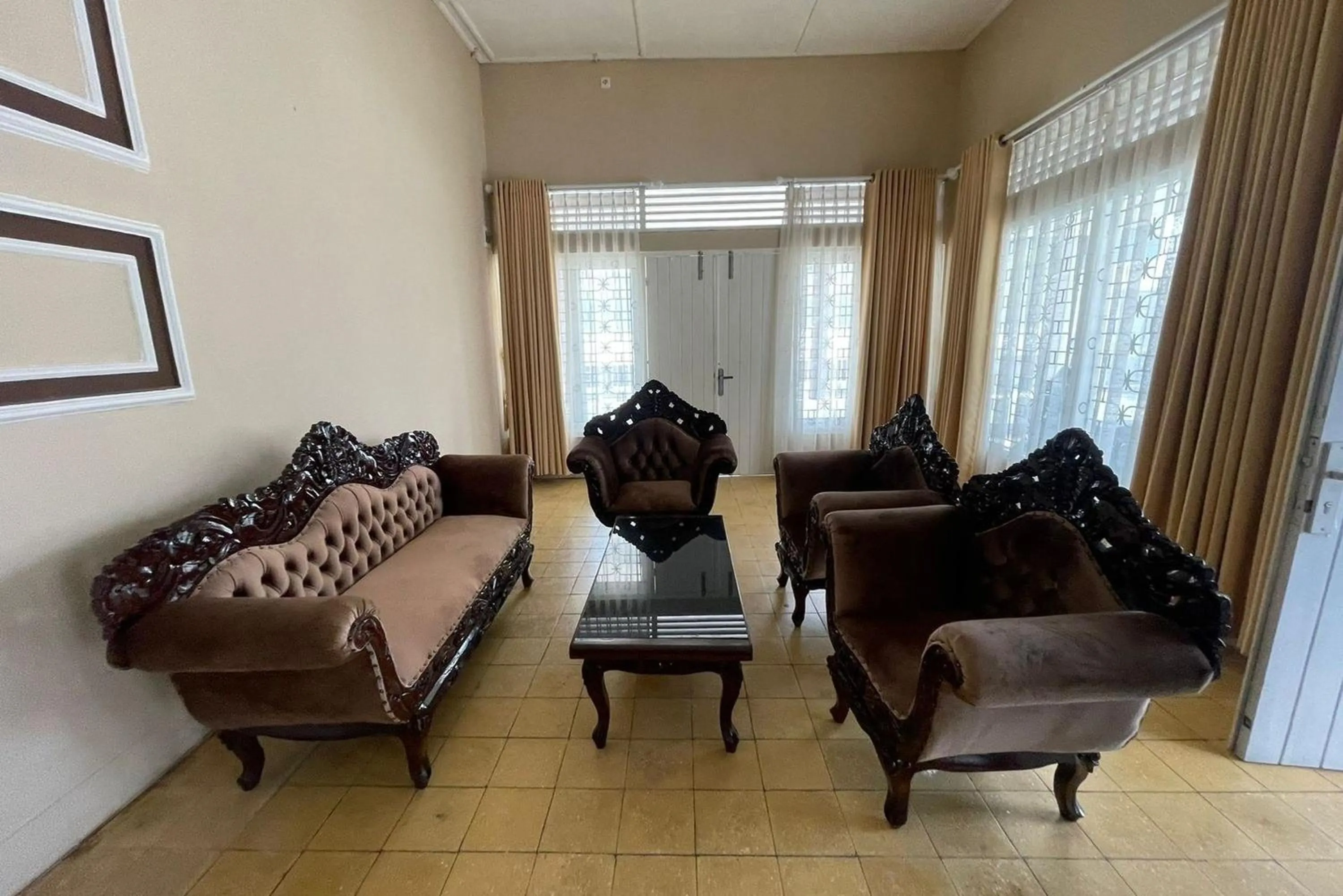 Seating area in Hotel O Kng Homestay Syariah