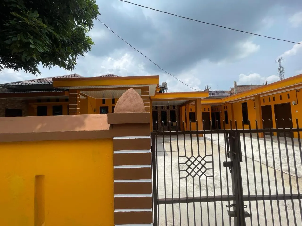 Facade/entrance in Hotel O Neva Guest House SyariahNearWaduk Cipta Karya