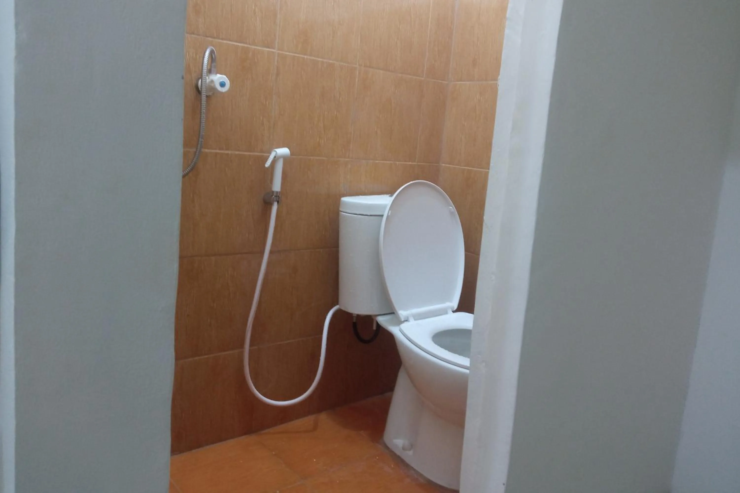 Bathroom in Hotel O Neva Guest House SyariahNearWaduk Cipta Karya