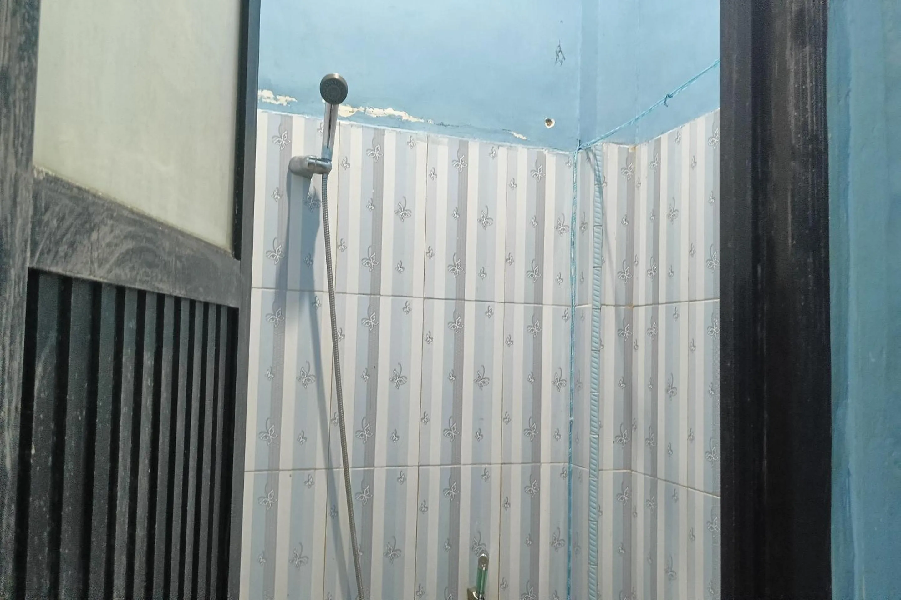 Bathroom in OYO 93875 Tifar House Near Lapangan Raja-raja