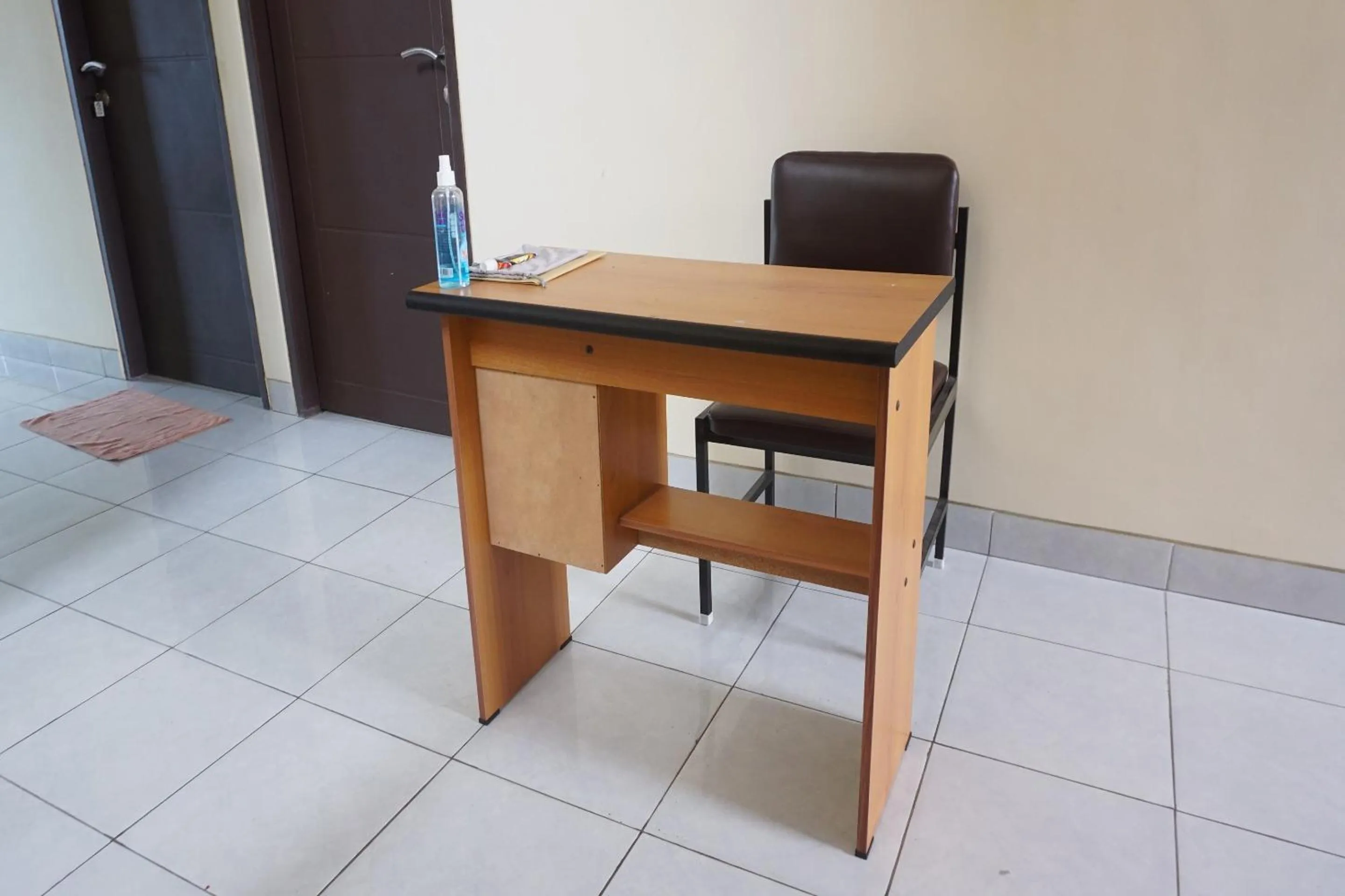 Lobby or reception in OYO 93875 Tifar House Near Lapangan Raja-raja