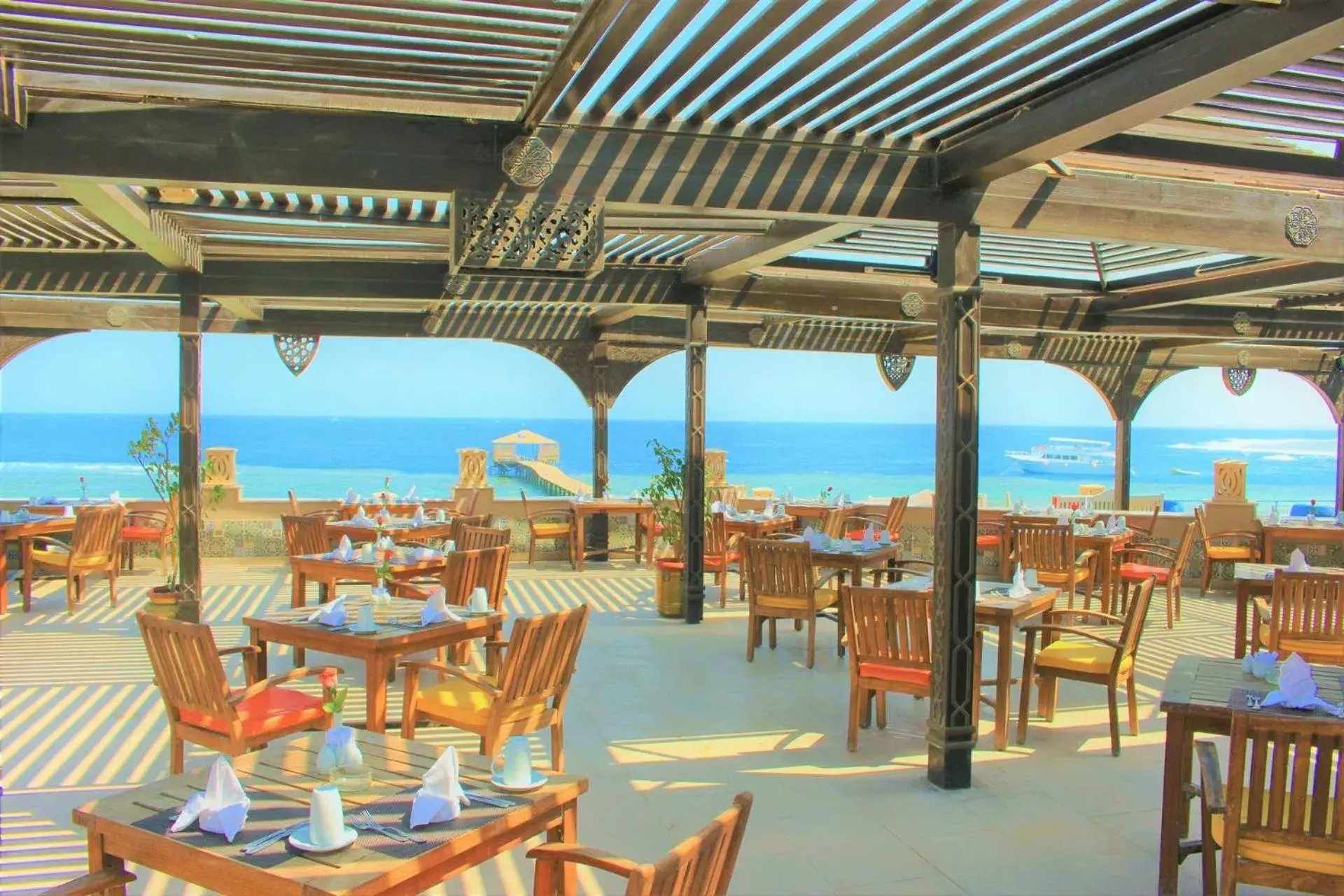 Restaurant/places to eat in Rohanou Beach Resort Restaurant/places to eat in Rohanou Beach Resort