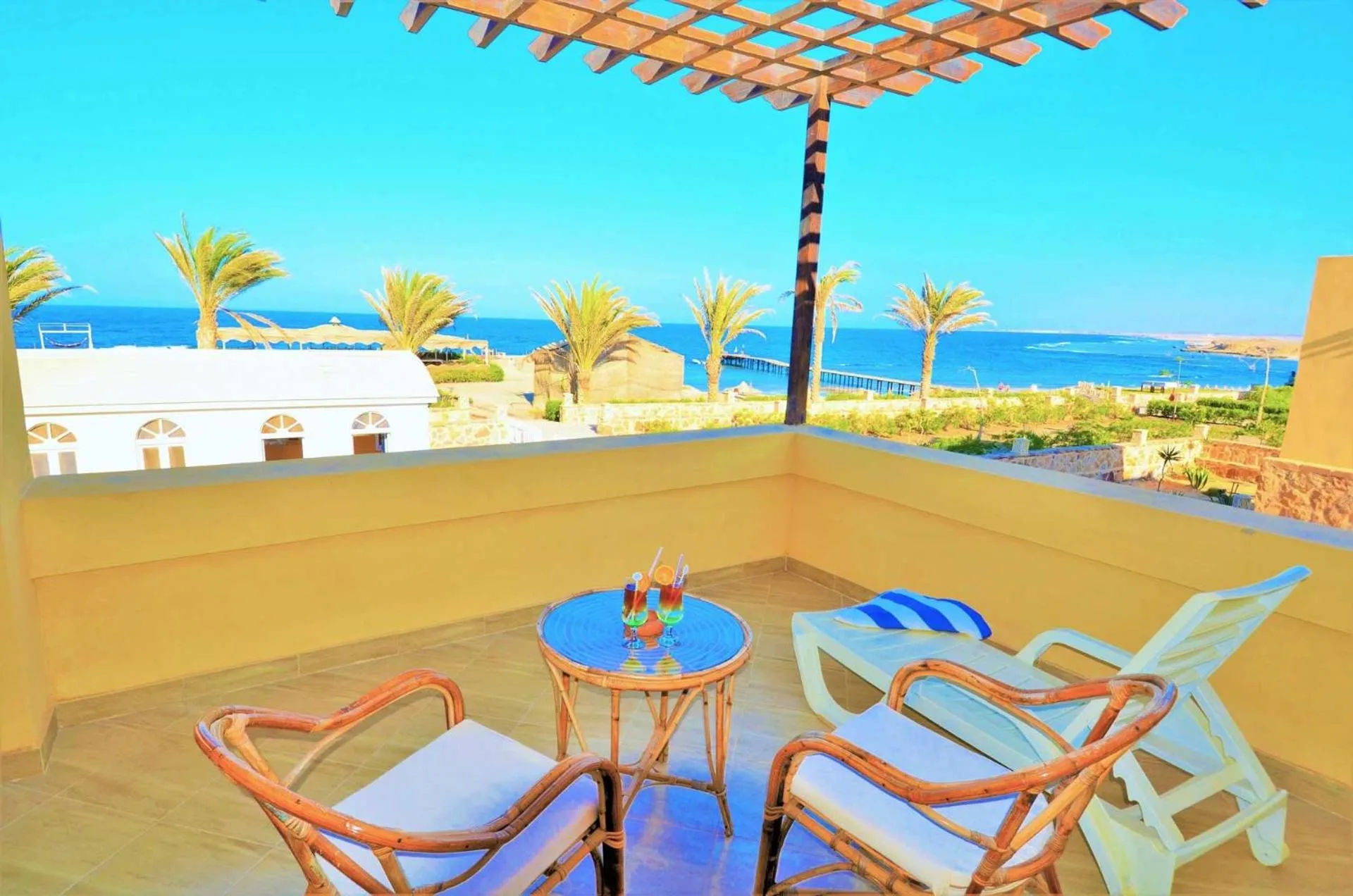 Rohanou Beach Resort