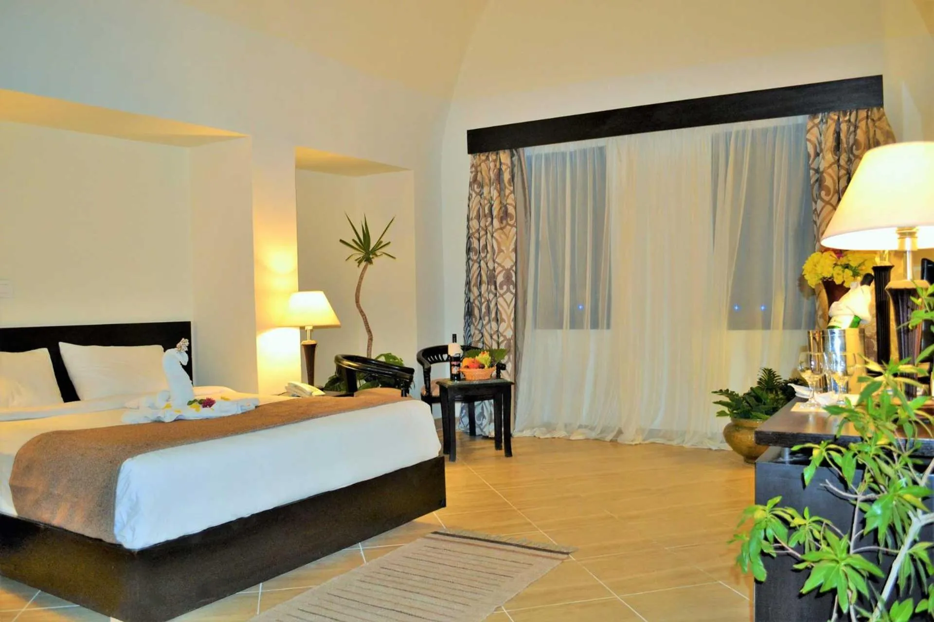 Bed in Rohanou Beach Resort