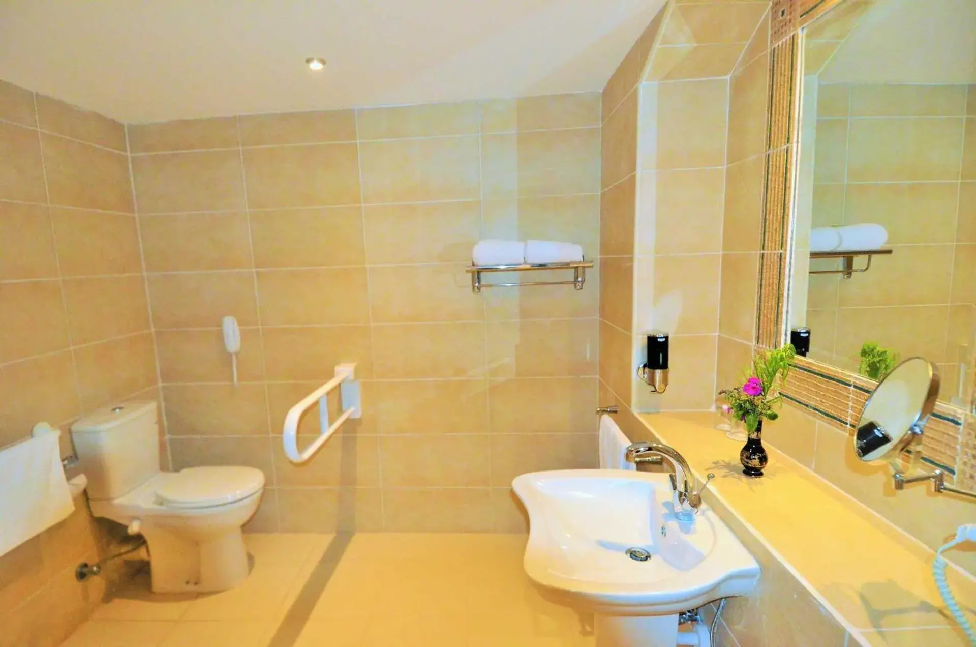 Handicapped Double Room in Rohanou Beach Resort Handicapped Double Room in Rohanou Beach Resort