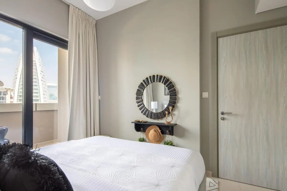 Bed in Frank Porter - Zada Tower