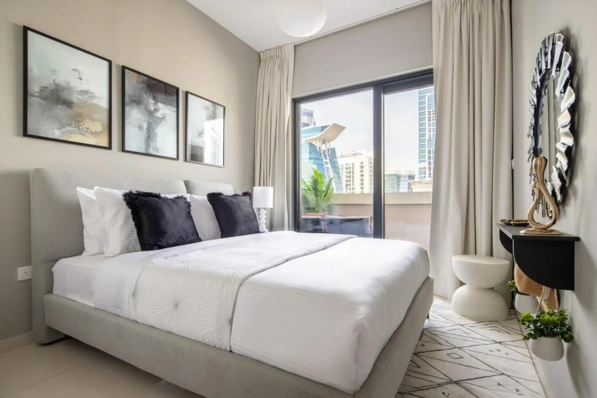 Bed in Frank Porter - Zada Tower