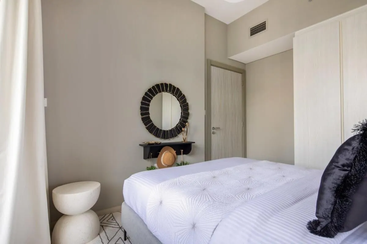 Bed in Frank Porter - Zada Tower