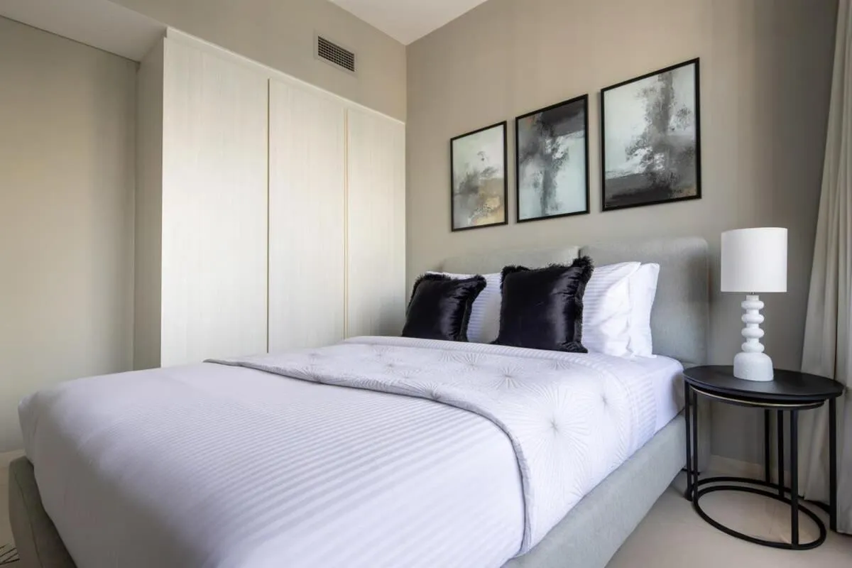 Bed in Frank Porter - Zada Tower