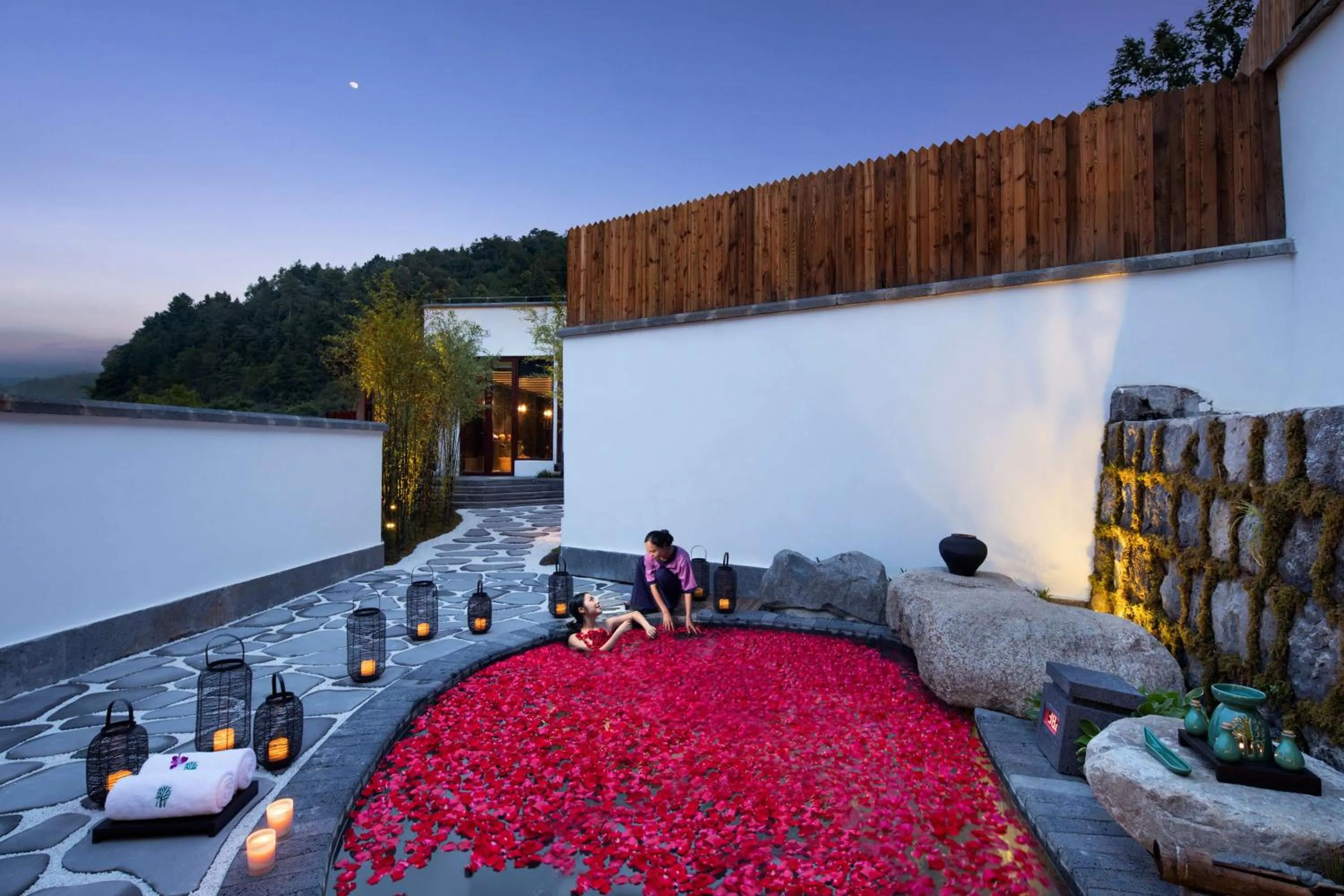 Property building in Banyan Tree Tengchong