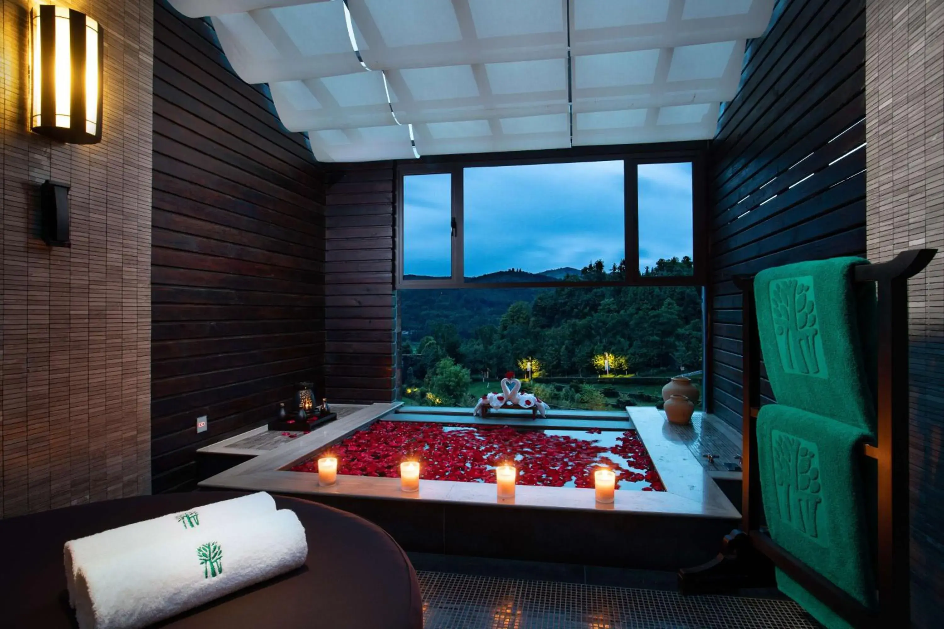 King Room with Mountain View in Banyan Tree Tengchong King Room with Mountain View in Banyan Tree Tengchong