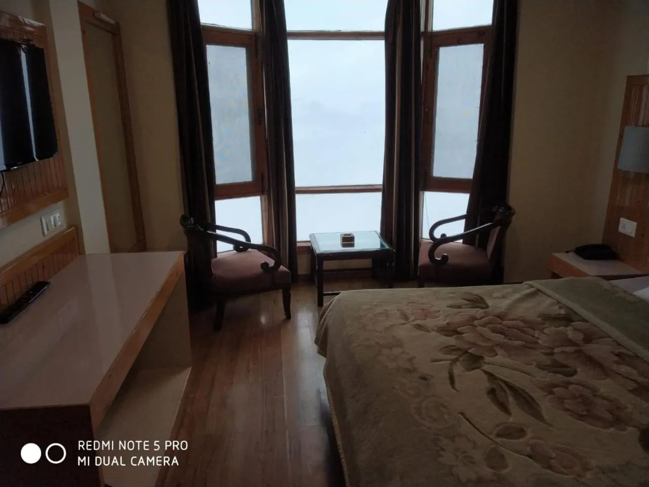 Photo of the whole room, Bed in Hotel Golf Links, Mashobra