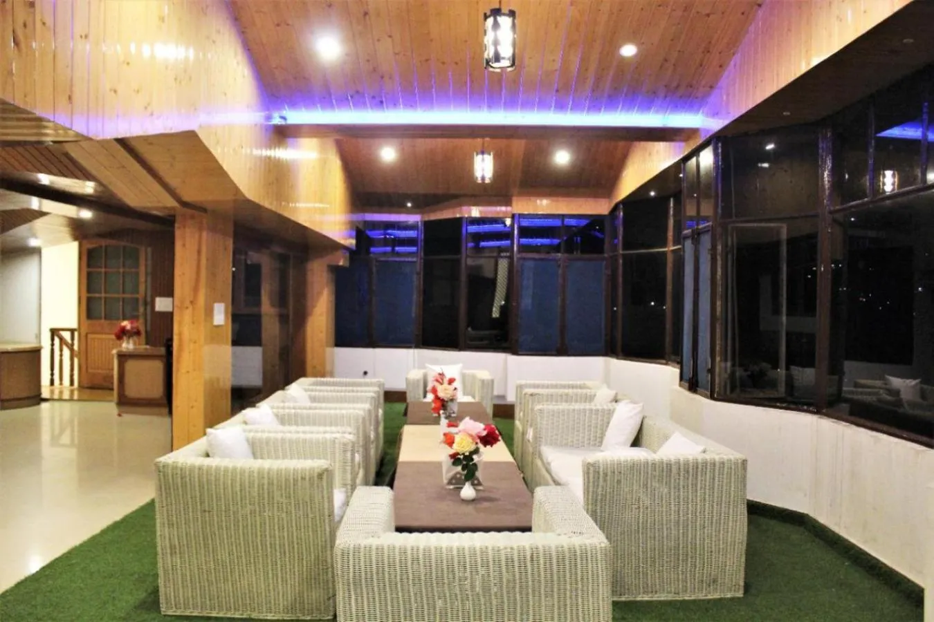 Living room in Hotel Golf Links, Mashobra