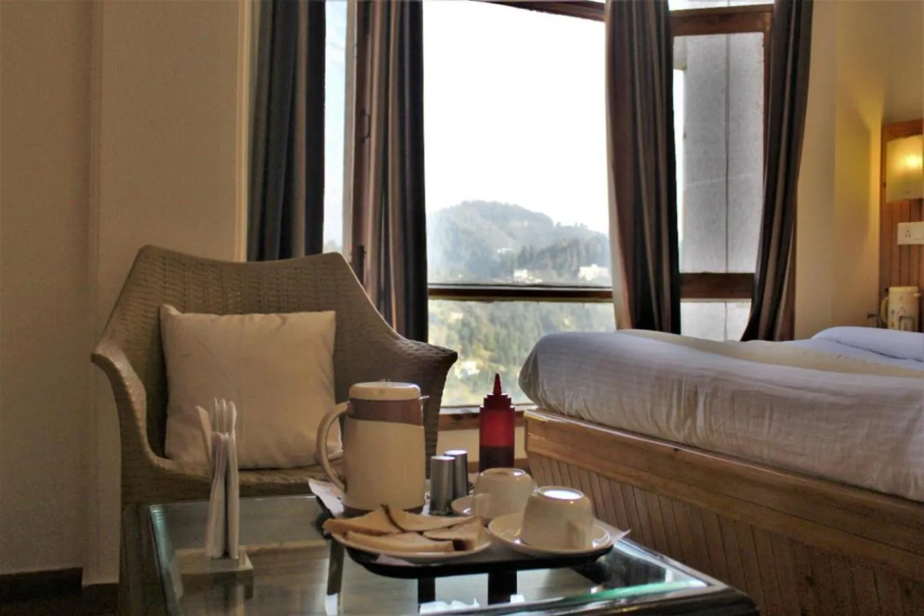 Living room, Bed in Hotel Golf Links, Mashobra