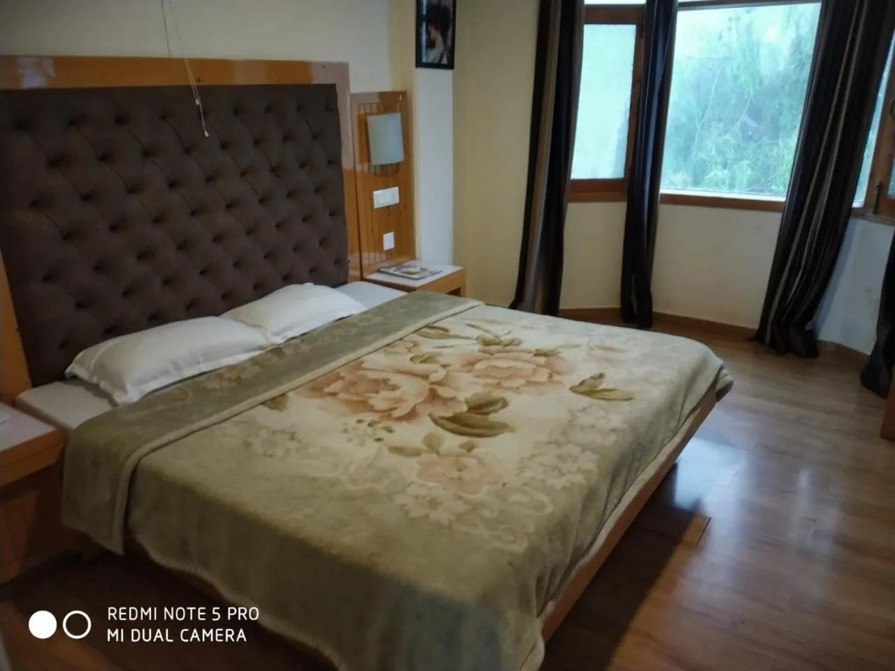 Bedroom, Bed in Hotel Golf Links, Mashobra