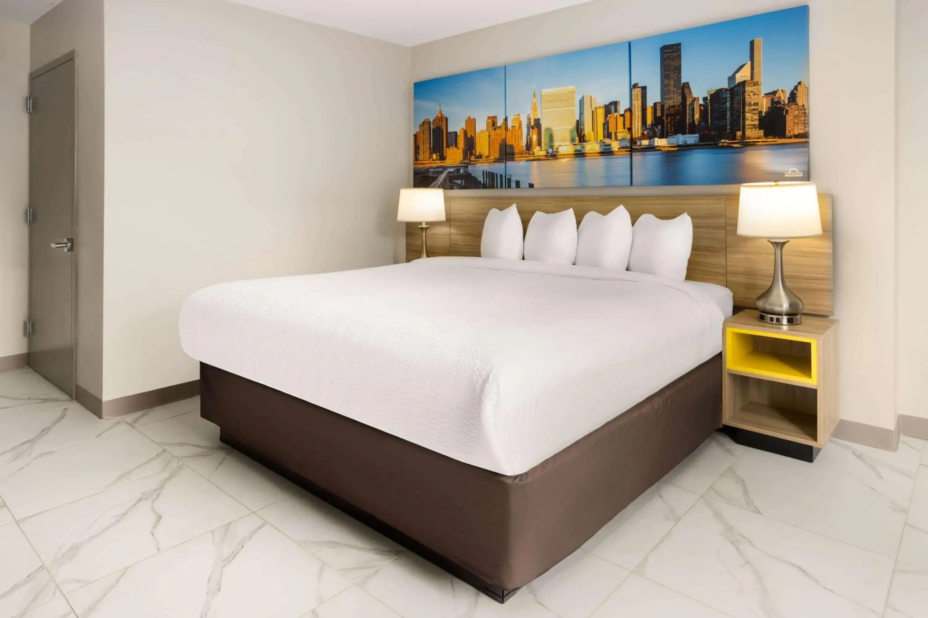 Photo of the whole room, Bed in Days Inn by Wyndham Staten Island Photo of the whole room, Bed in Days Inn by Wyndham Staten Island