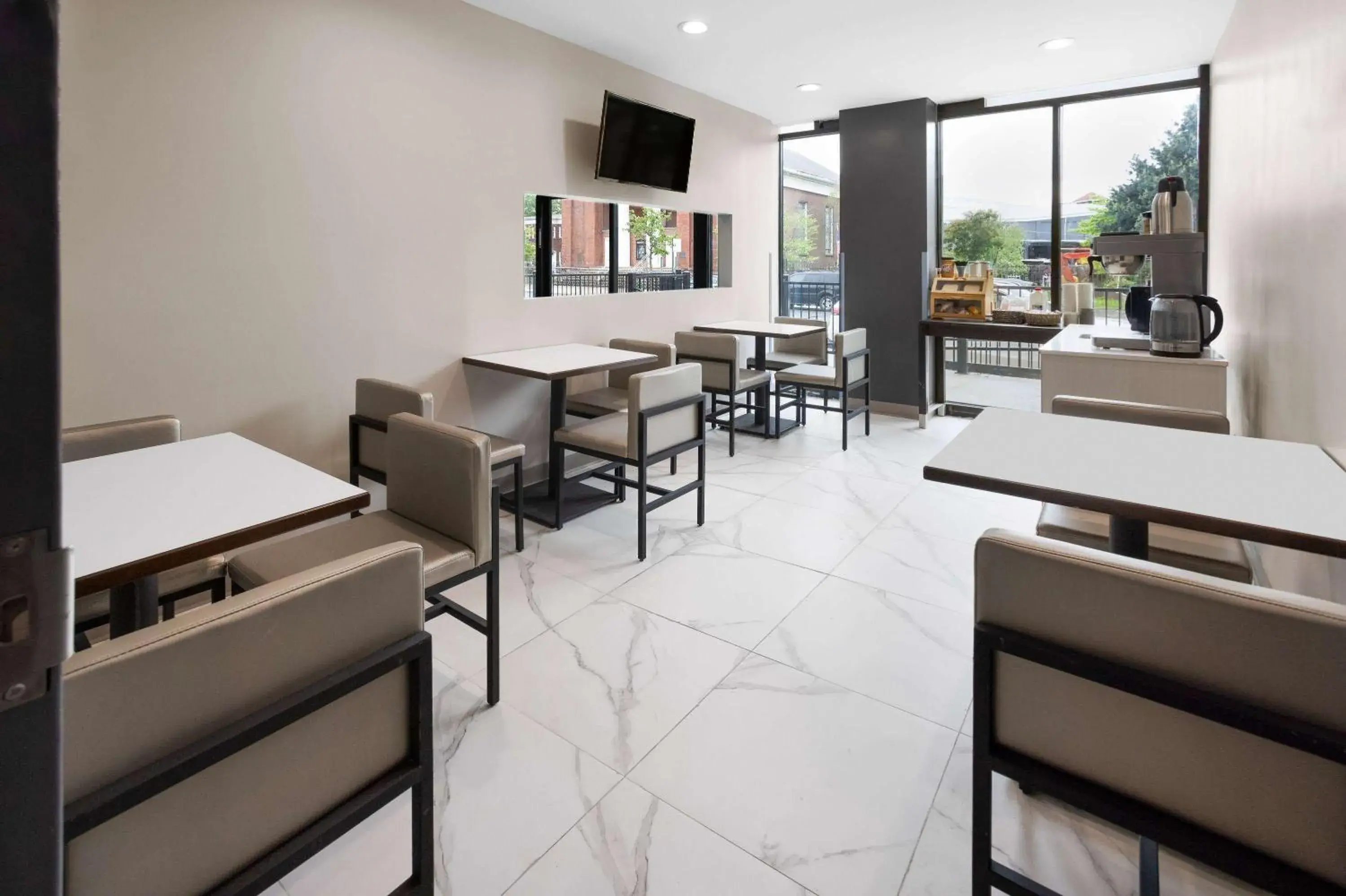 Breakfast in Days Inn by Wyndham Staten Island Breakfast in Days Inn by Wyndham Staten Island