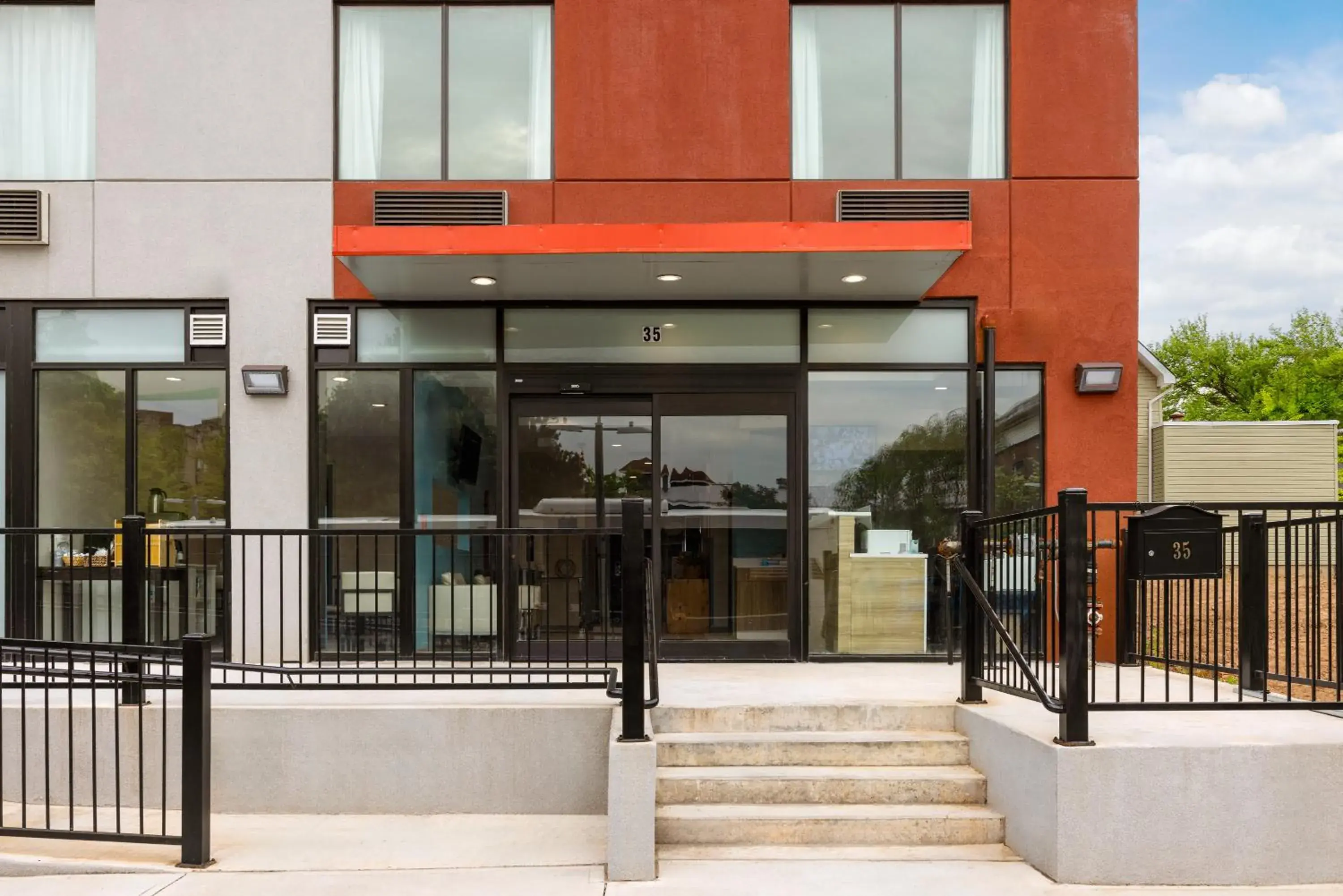 Property building in Days Inn by Wyndham Staten Island Property building in Days Inn by Wyndham Staten Island