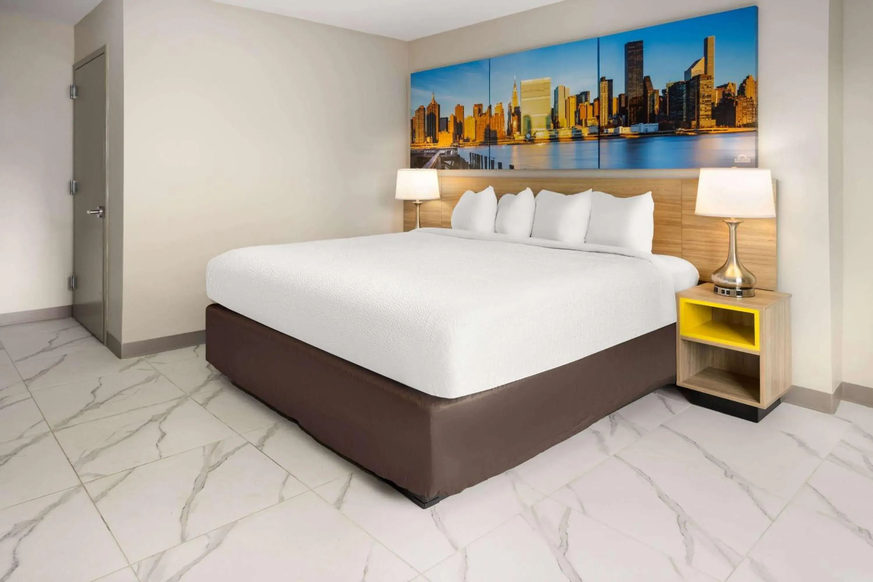 Photo of the whole room, Bed in Days Inn by Wyndham Staten Island Photo of the whole room, Bed in Days Inn by Wyndham Staten Island