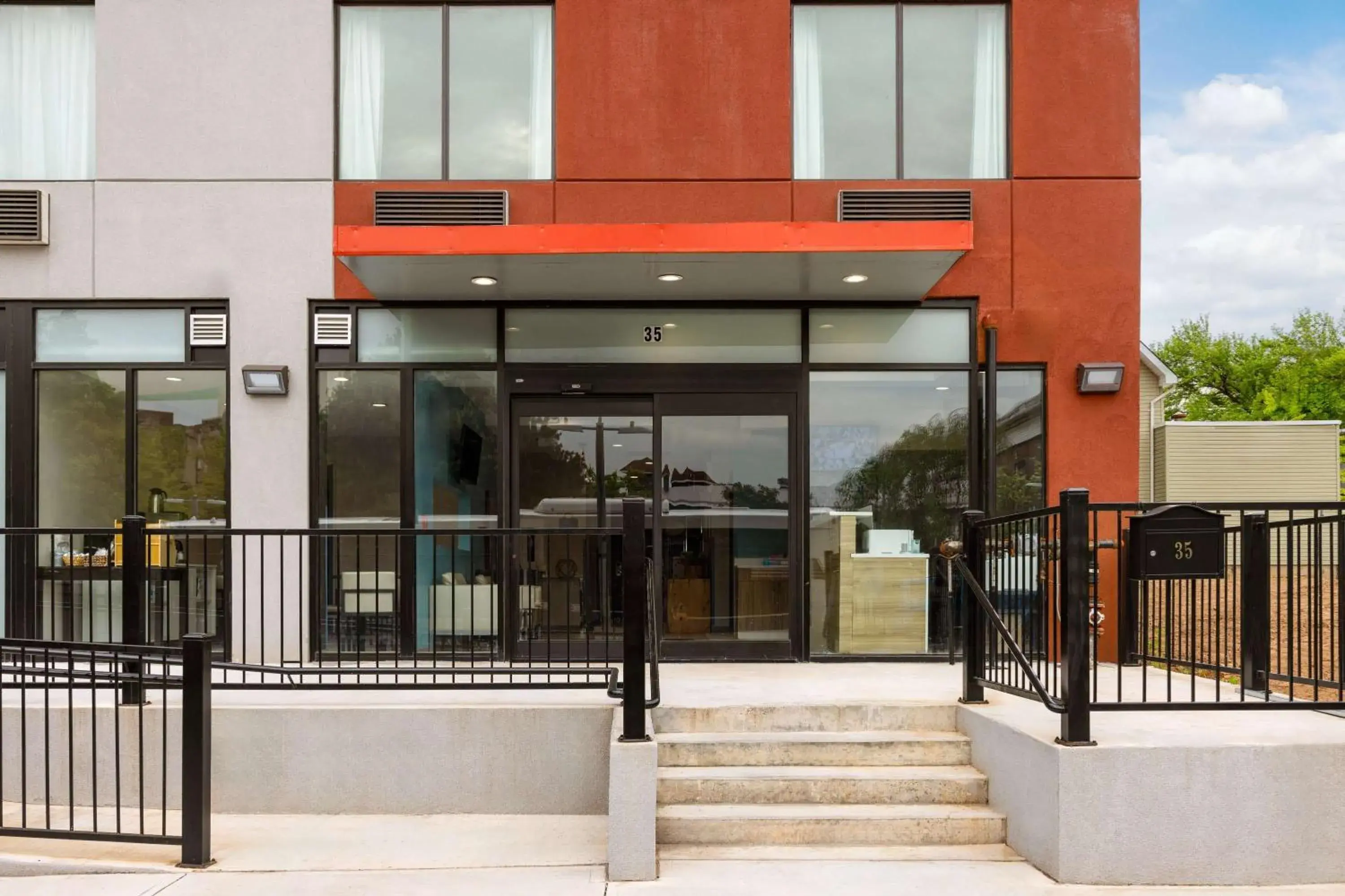 Property building in Days Inn by Wyndham Staten Island Property building in Days Inn by Wyndham Staten Island