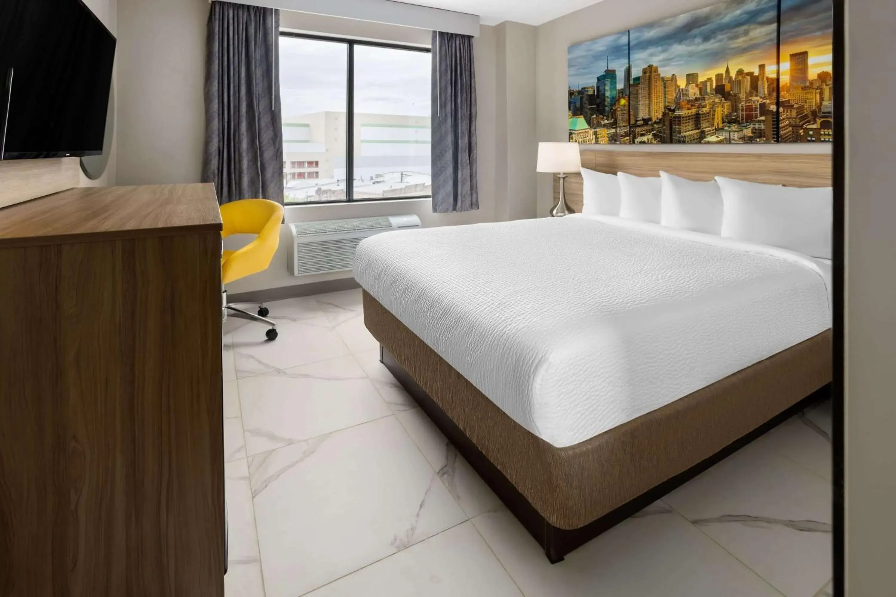 Photo of the whole room, Bed in Days Inn by Wyndham Staten Island Photo of the whole room, Bed in Days Inn by Wyndham Staten Island