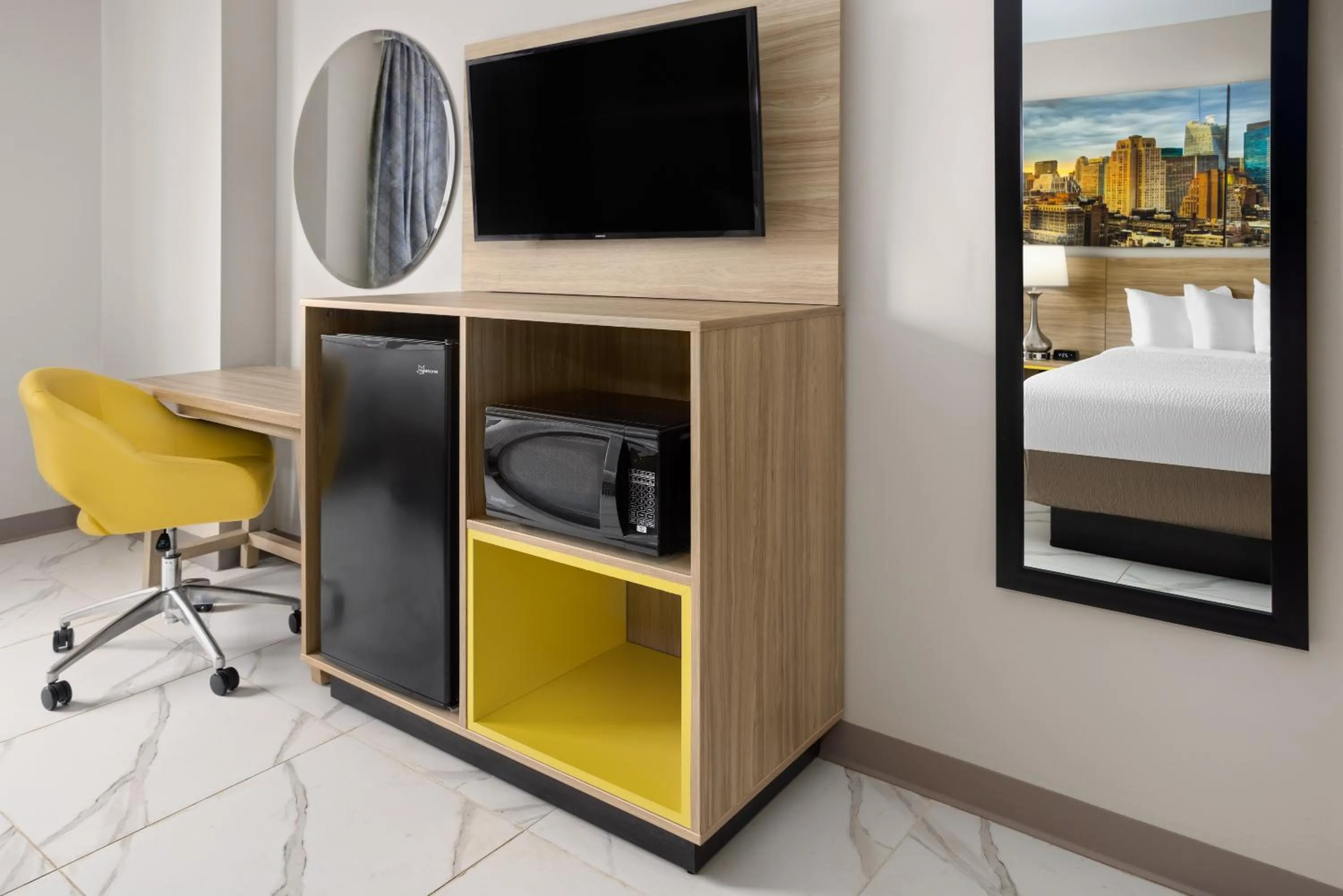 TV and multimedia in Days Inn by Wyndham Staten Island