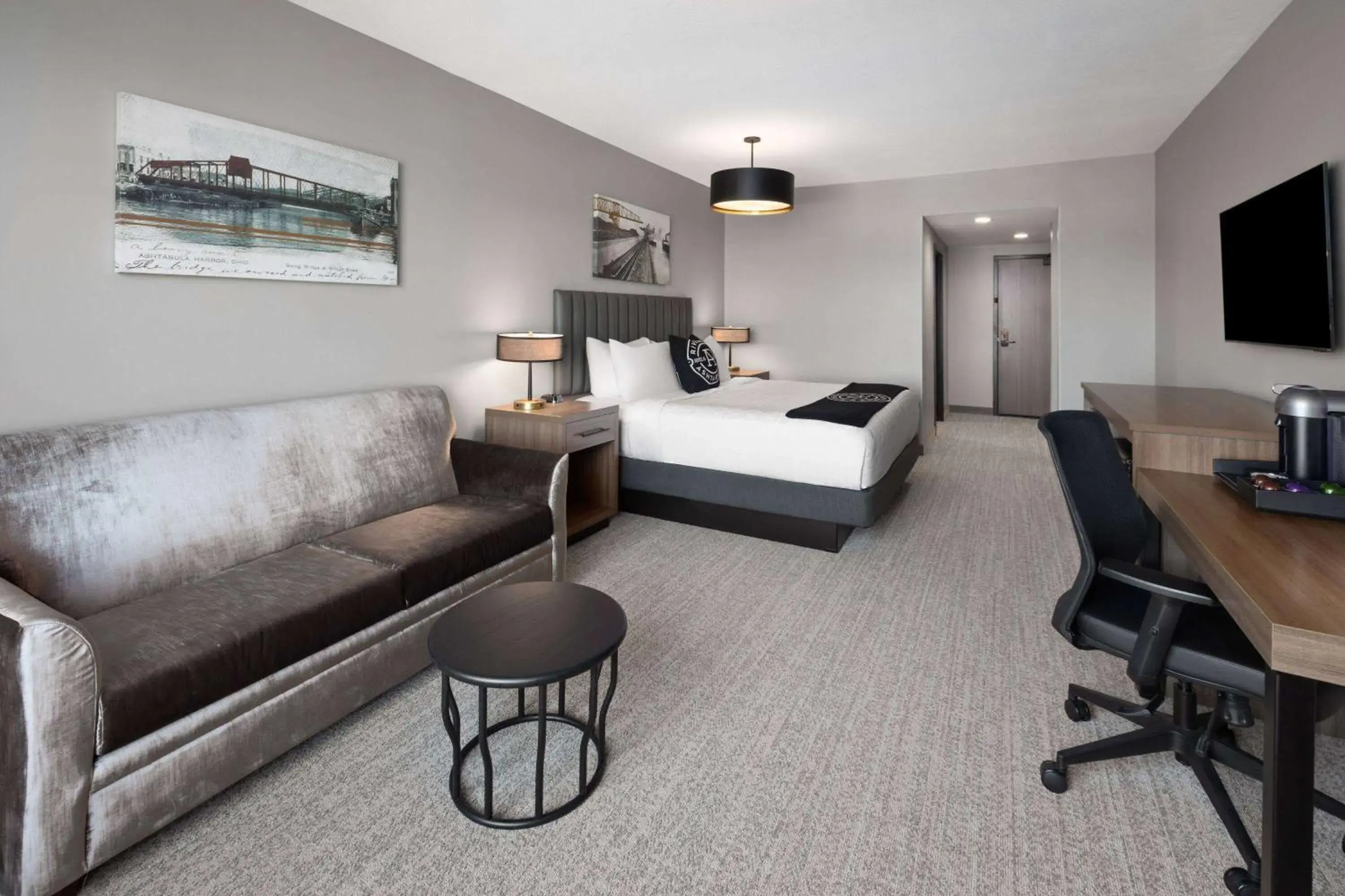 Photo of the whole room, Bed in Riverbend Hotel and Suites, Trademark Collection by Wyndham Photo of the whole room, Bed in Riverbend Hotel and Suites, Trademark Collection by Wyndham