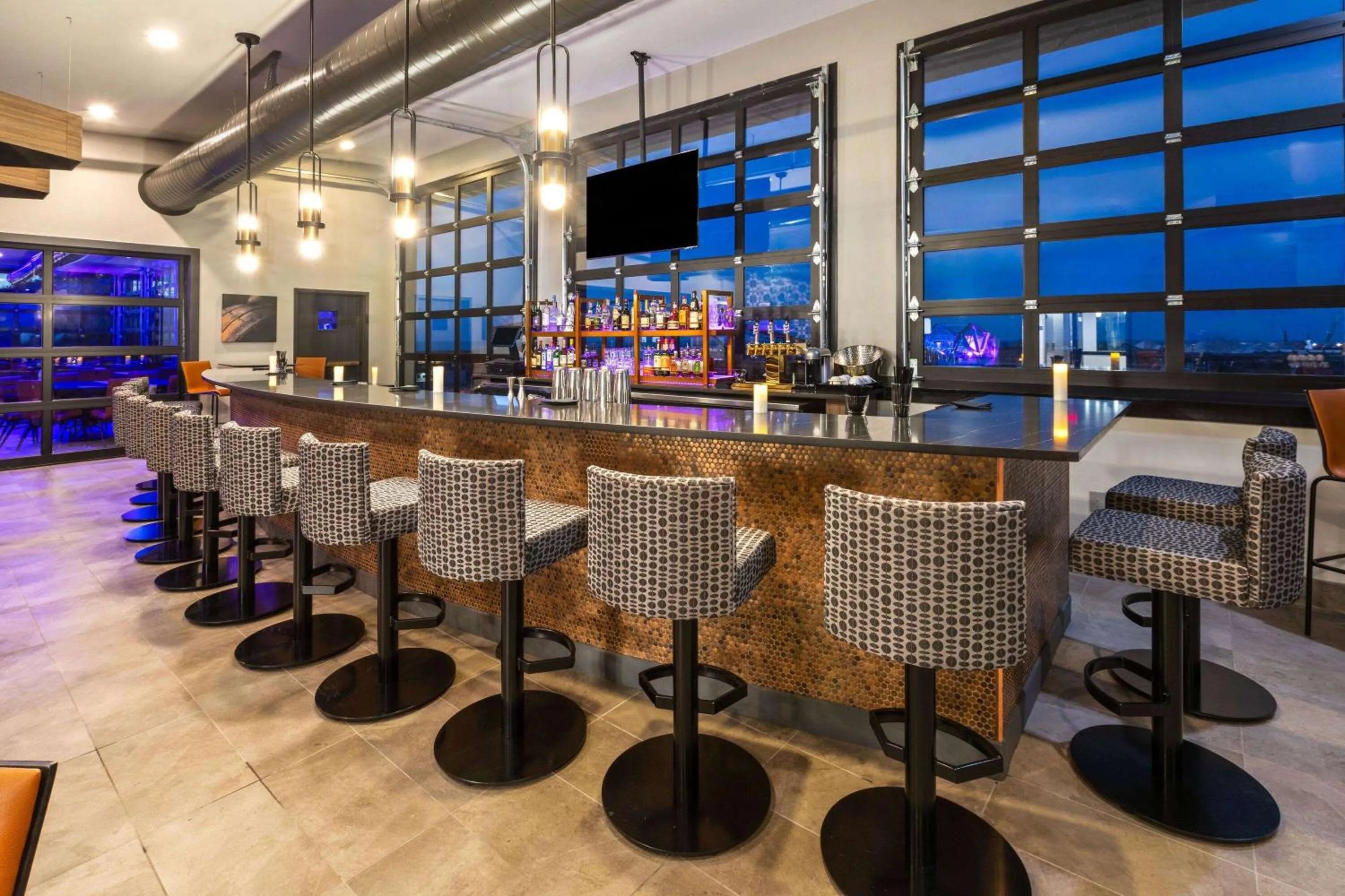 Lounge or bar in Riverbend Hotel and Suites, Trademark Collection by Wyndham