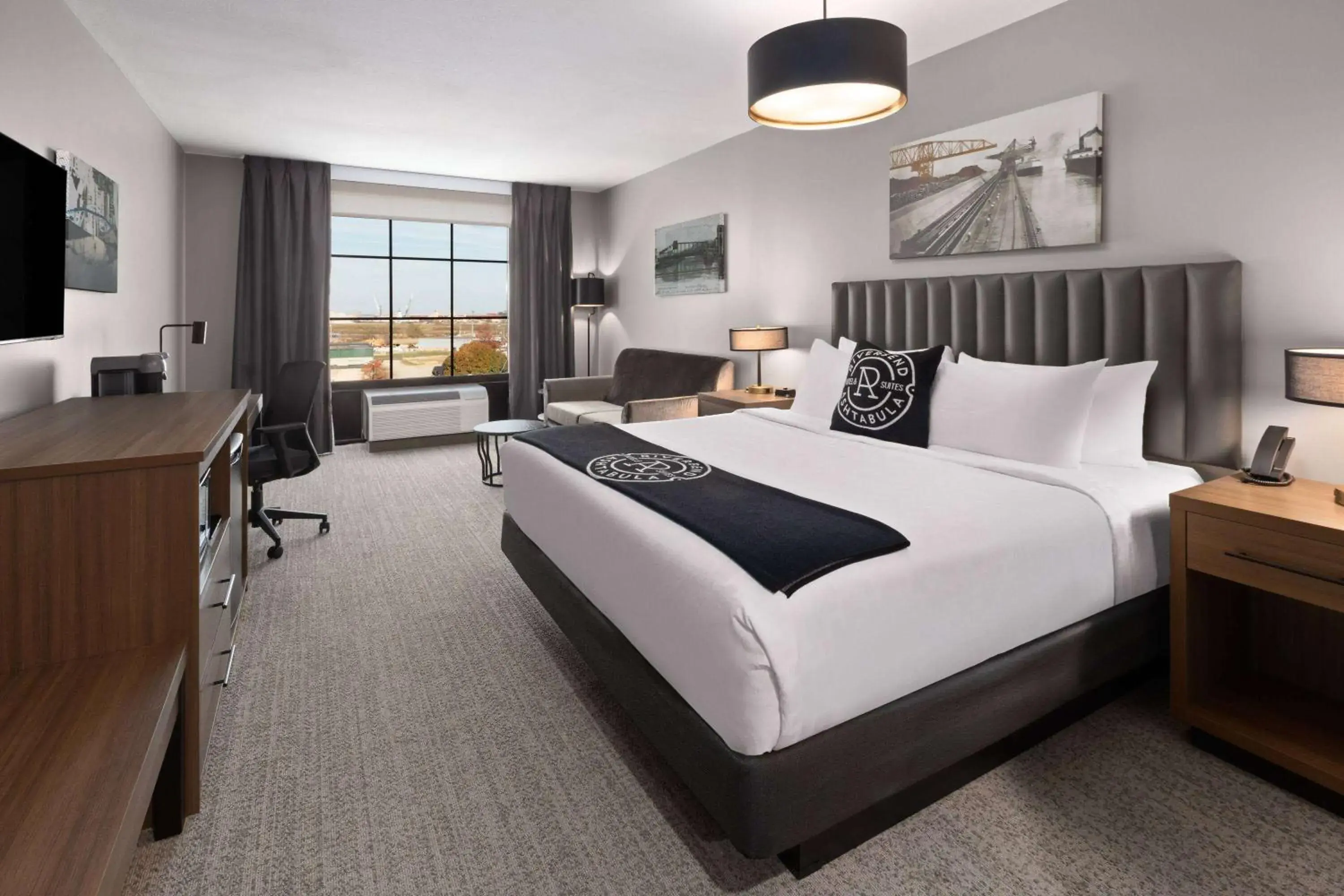 Photo of the whole room, Bed in Riverbend Hotel and Suites, Trademark Collection by Wyndham Photo of the whole room, Bed in Riverbend Hotel and Suites, Trademark Collection by Wyndham