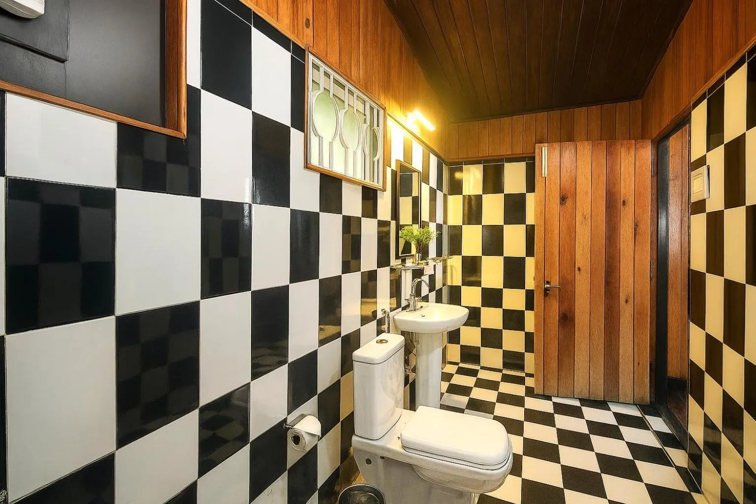 Bathroom in Central Gleneagles Heritage Resort Former Bungalow of Ex-TATA Chairman Russi Mody The Mall Road Darjeeling