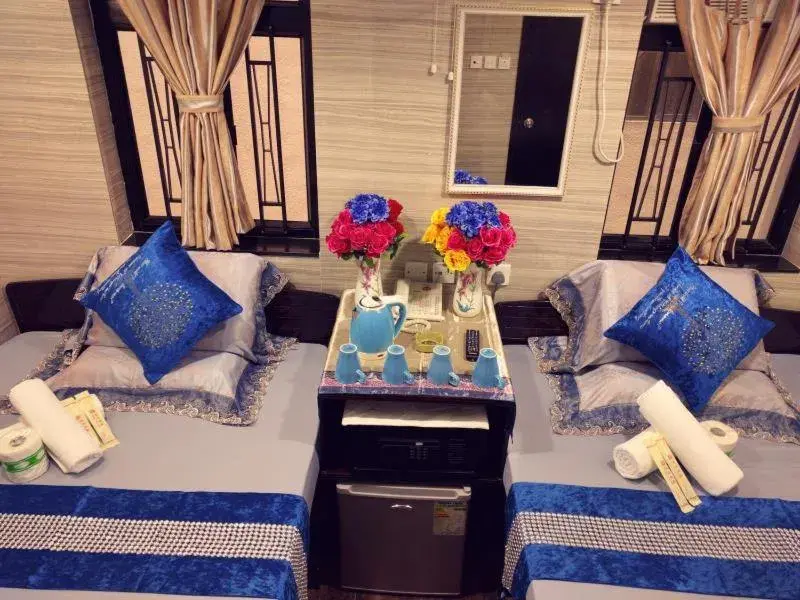 Bed in Paris Guest House DHILLON HOTEL HK LTD 24 HOUR RECEPTION BLOCK D E 10F Bed in Paris Guest House DHILLON HOTEL HK LTD 24 HOUR RECEPTION BLOCK D E 10F